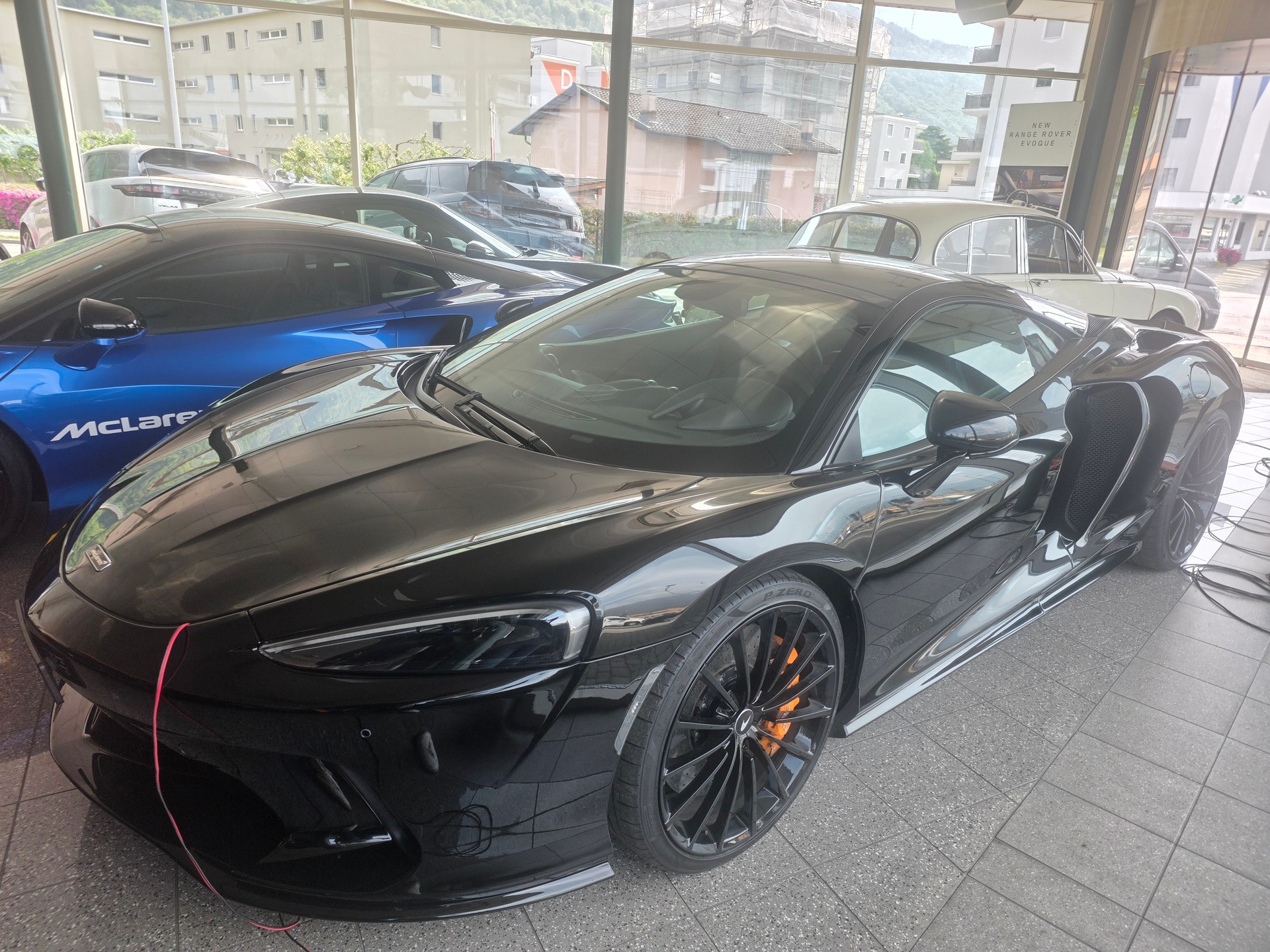 McLAREN GT