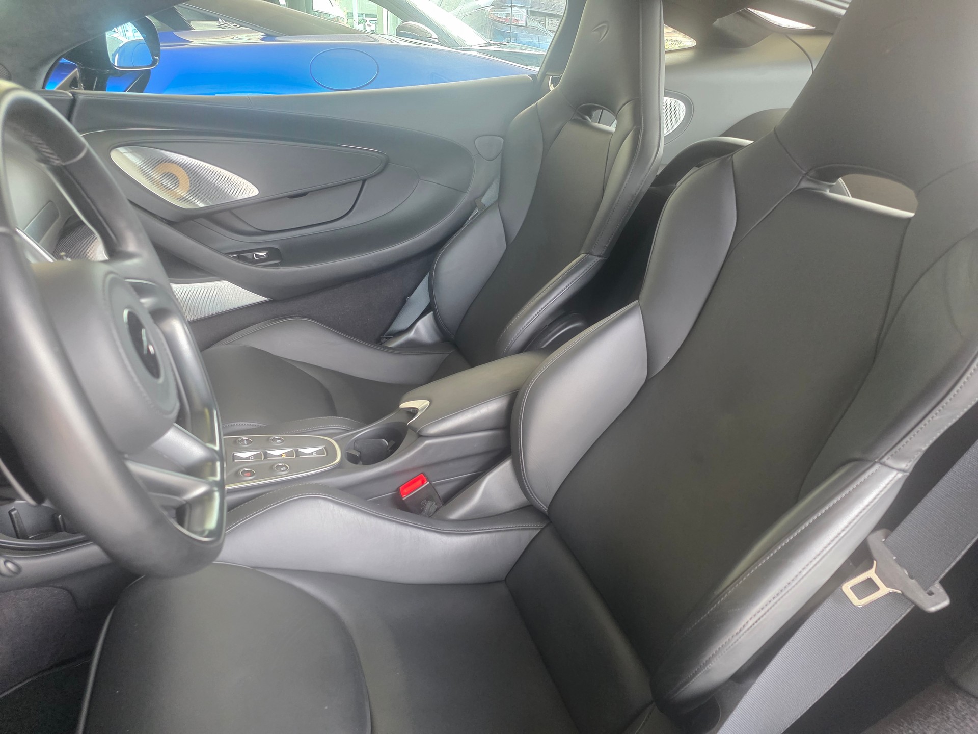 McLAREN GT-image-6