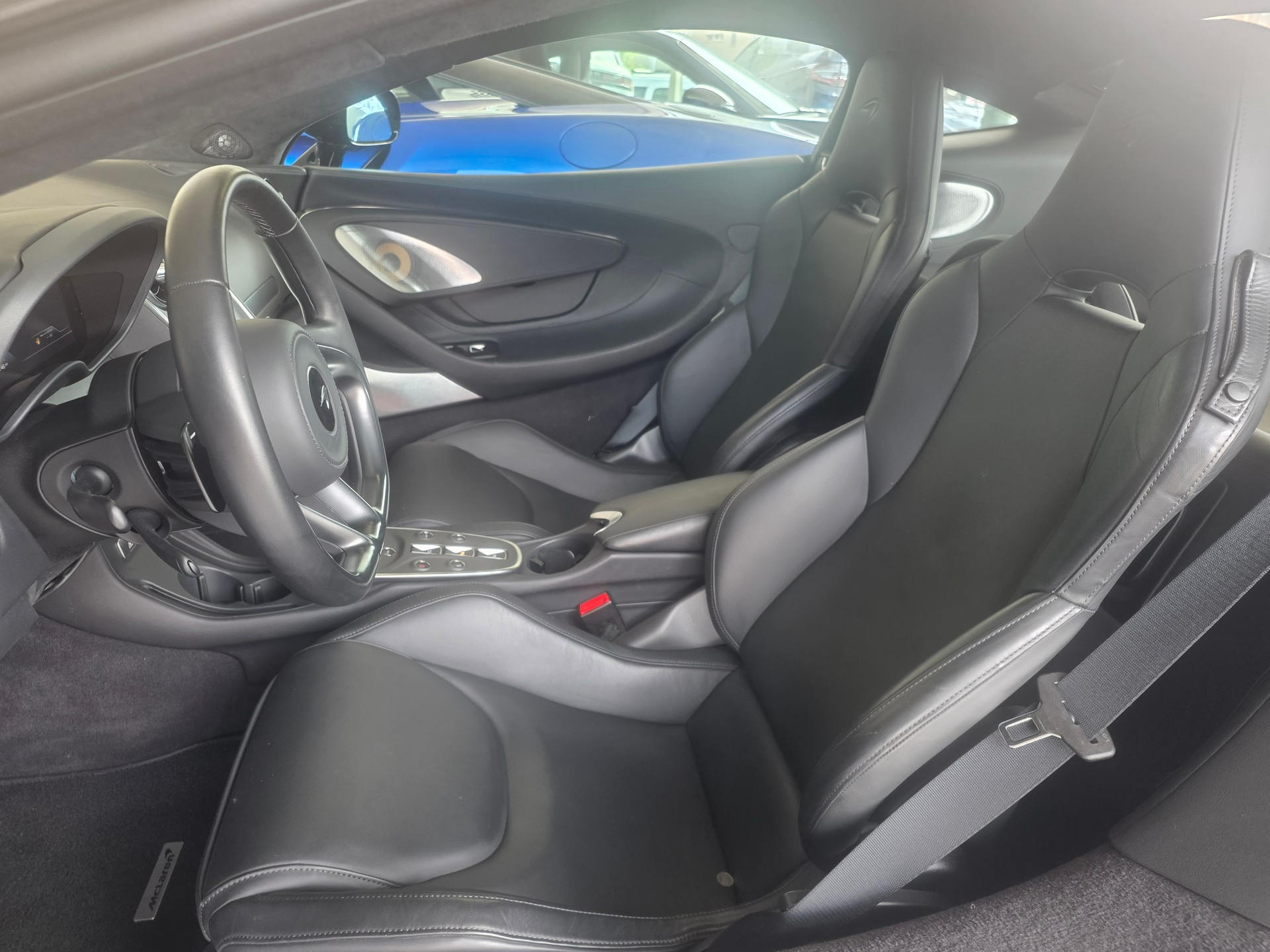 McLAREN GT-image-5