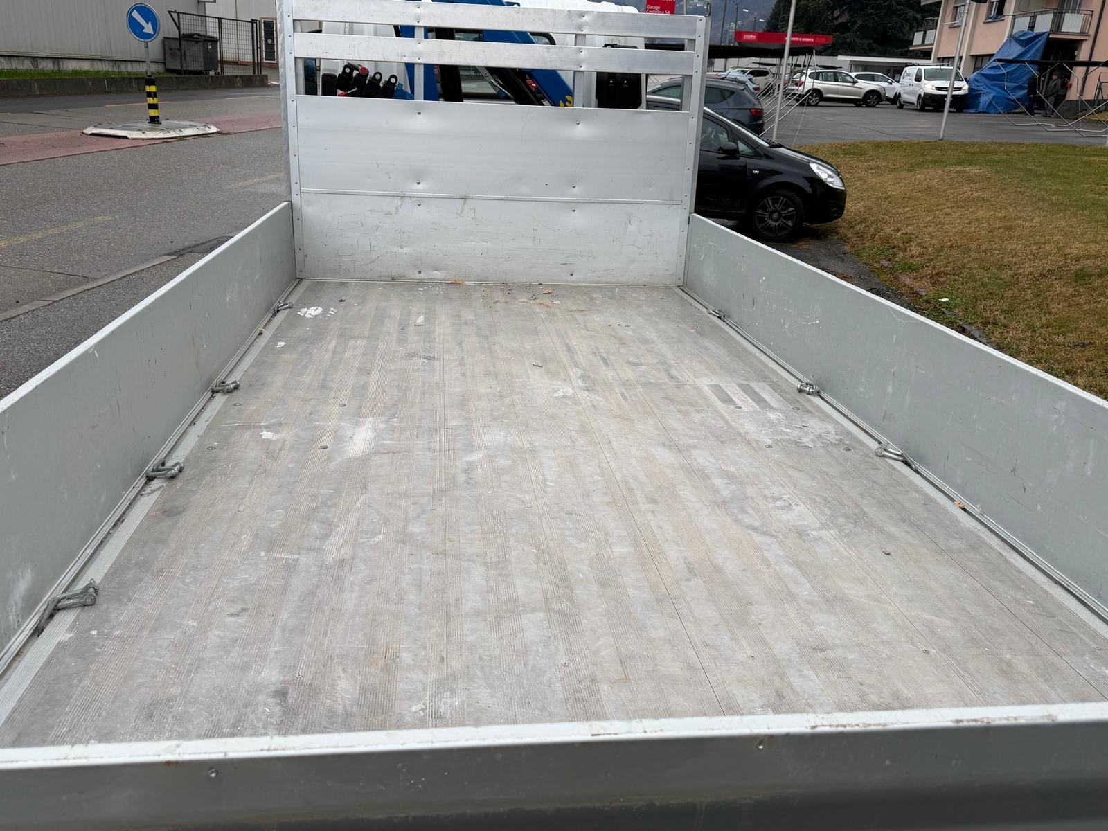 ISUZU NLR 87 M21 con GRU DN-LEVAT 3.0 S3 - Ponte Fisso in Alluminio + Gancio Traino KG. 3500-image-10