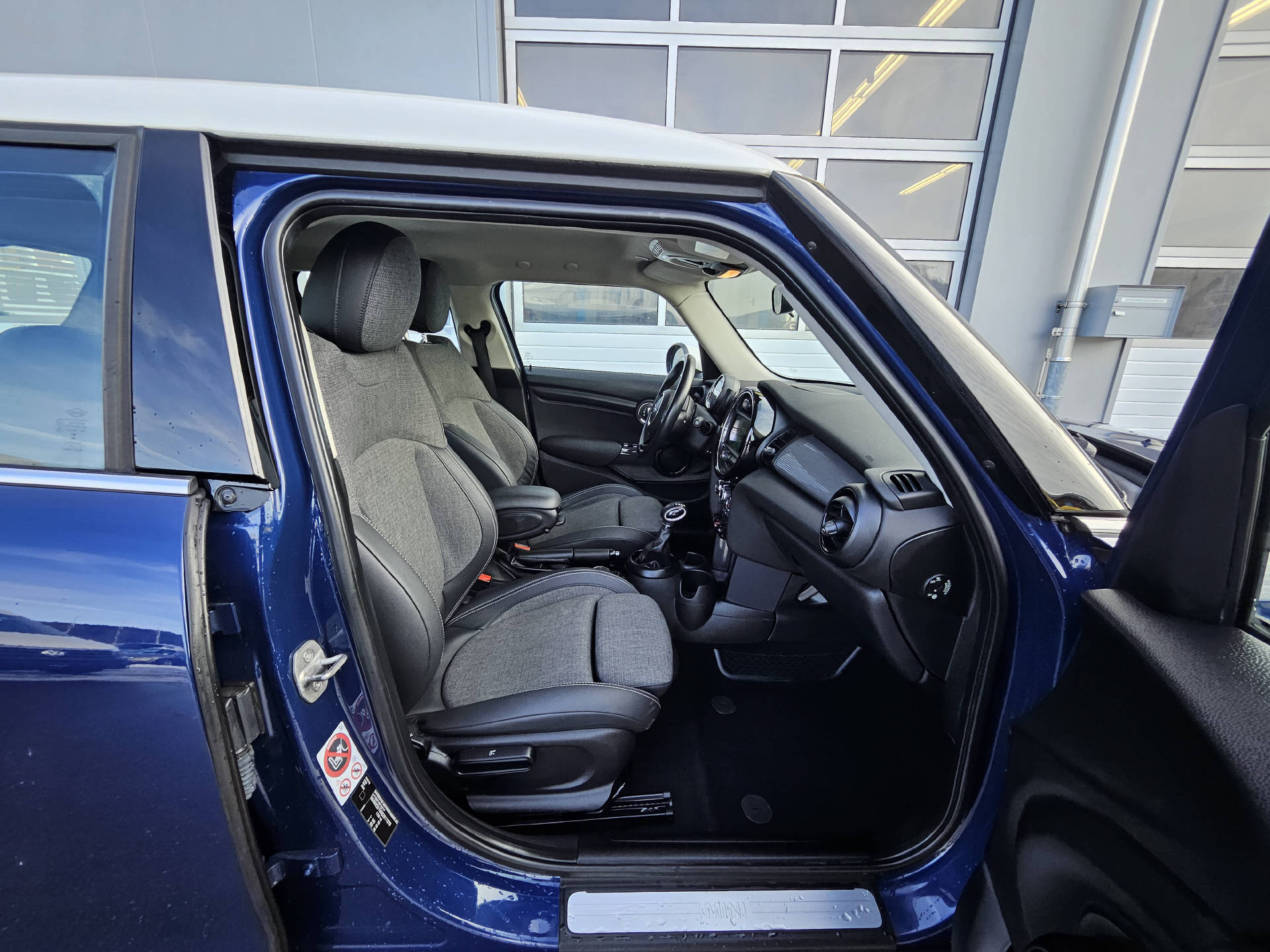MINI 1.5i Cooper * 8- fach bereift * Frisch ab MFK *-image-14