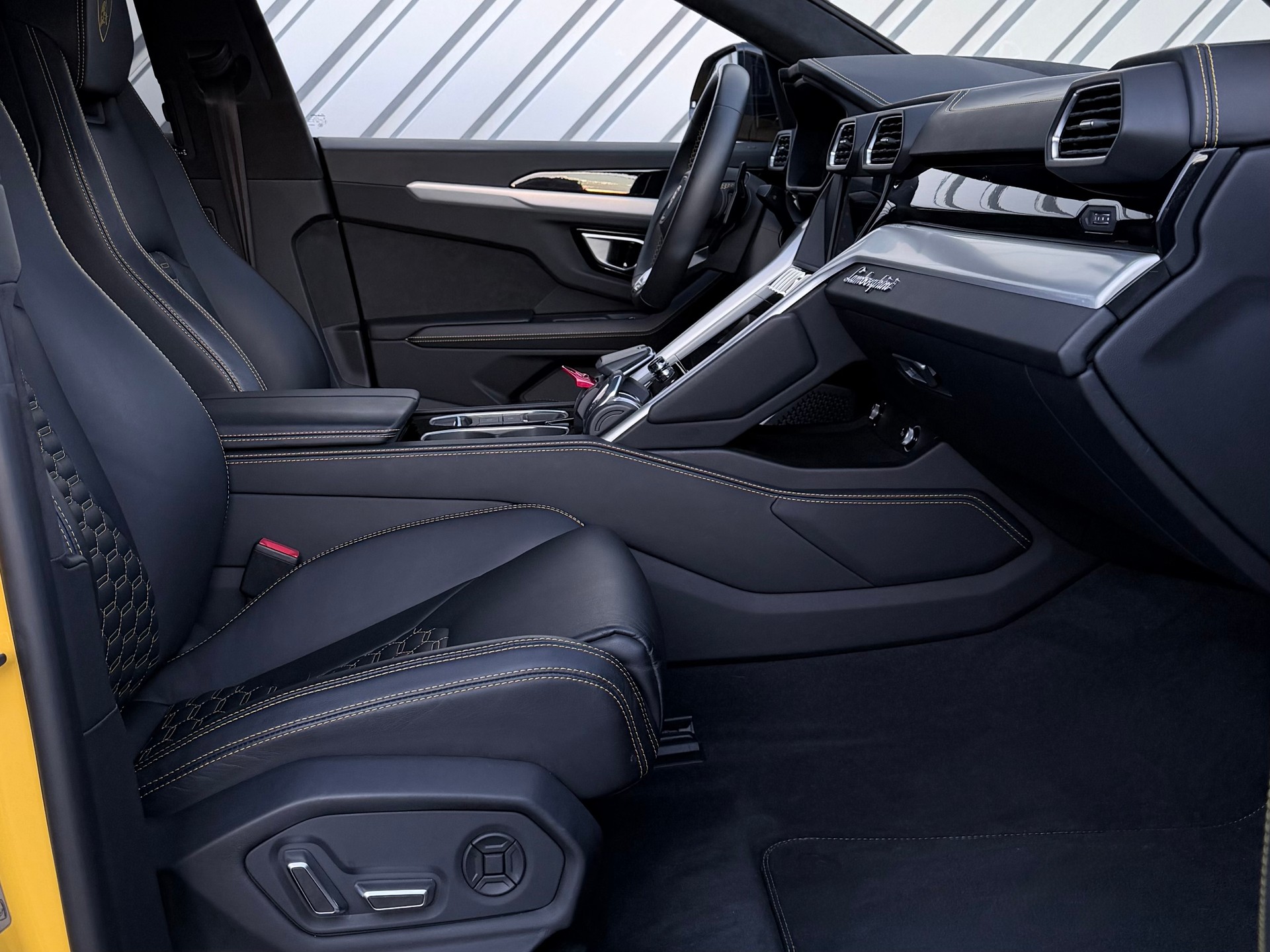 LAMBORGHINI Urus E-Gear-image-8