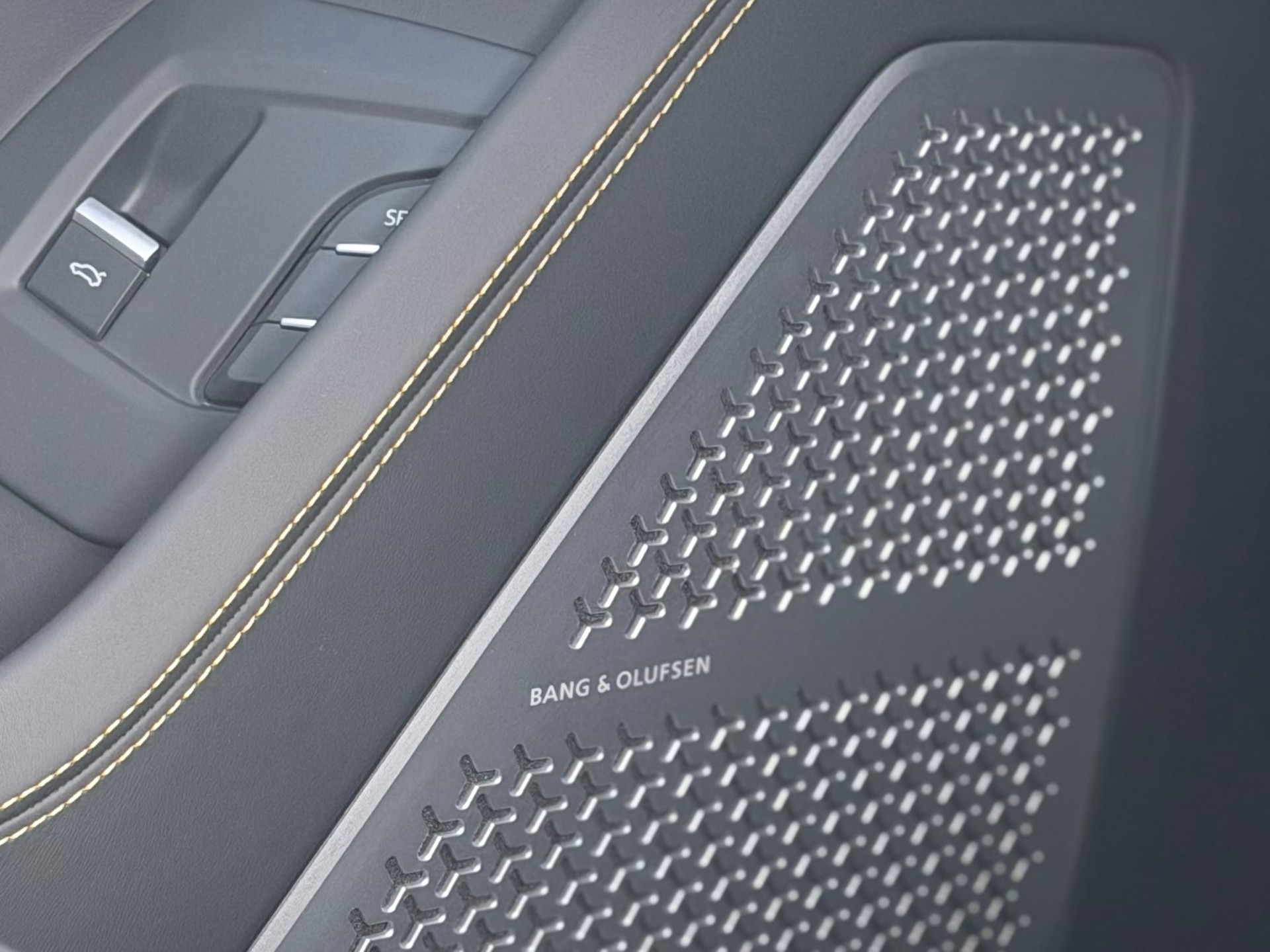 LAMBORGHINI Urus E-Gear-image-11