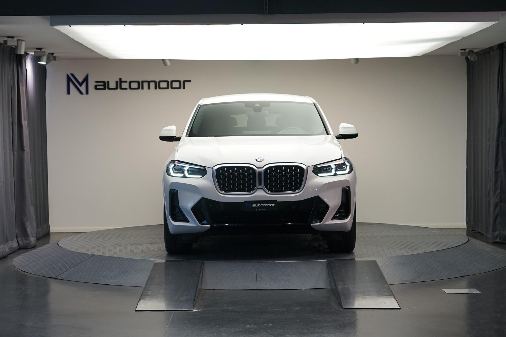 BMW X4 xDrive 48V 20d M Sport Steptronic-showroom-element-1