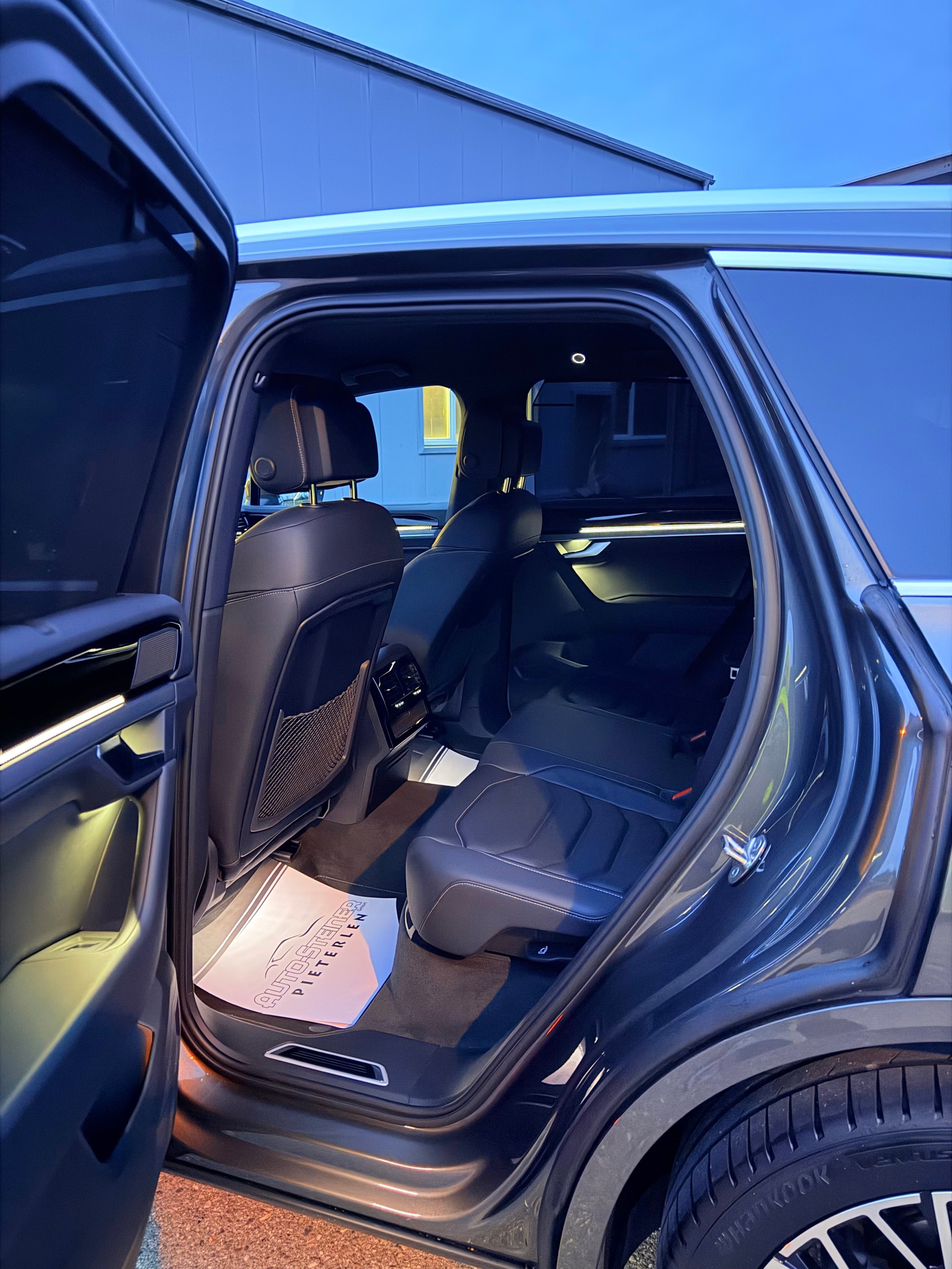 VW TOUAREG "3.0 TDI R-LINE" TIPTRONIC. CH WAGEN. AMAG SCHEIZ AUSLIEFERUNG. TOP AUSSTATTUNG. MIT AHK.-image-26