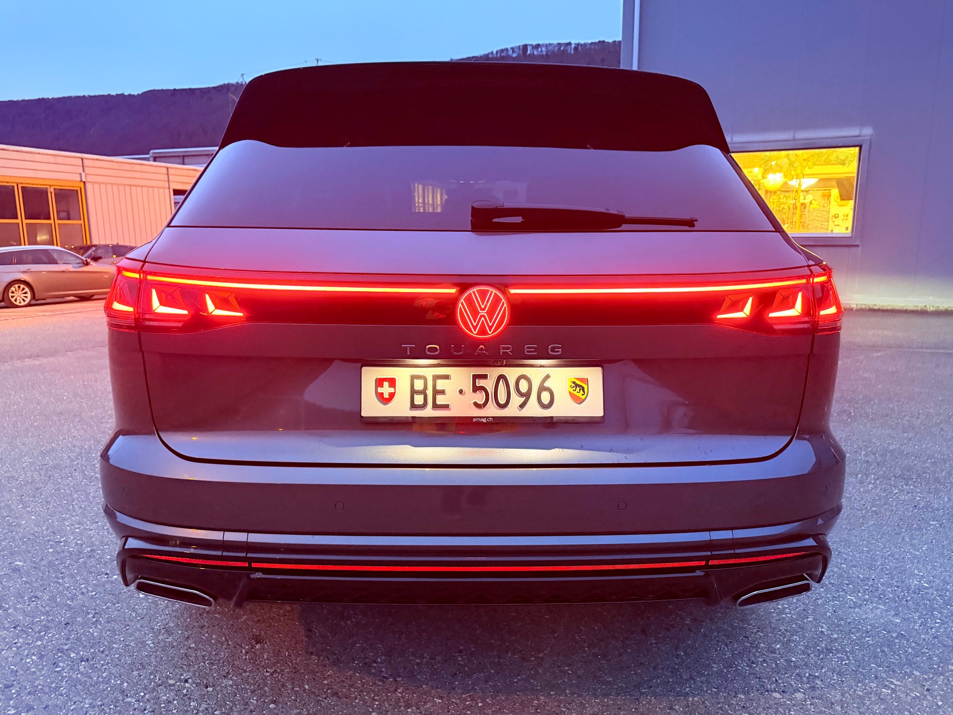 VW TOUAREG "3.0 TDI R-LINE" TIPTRONIC. CH WAGEN. AMAG SCHEIZ AUSLIEFERUNG. TOP AUSSTATTUNG. MIT AHK.-image-29