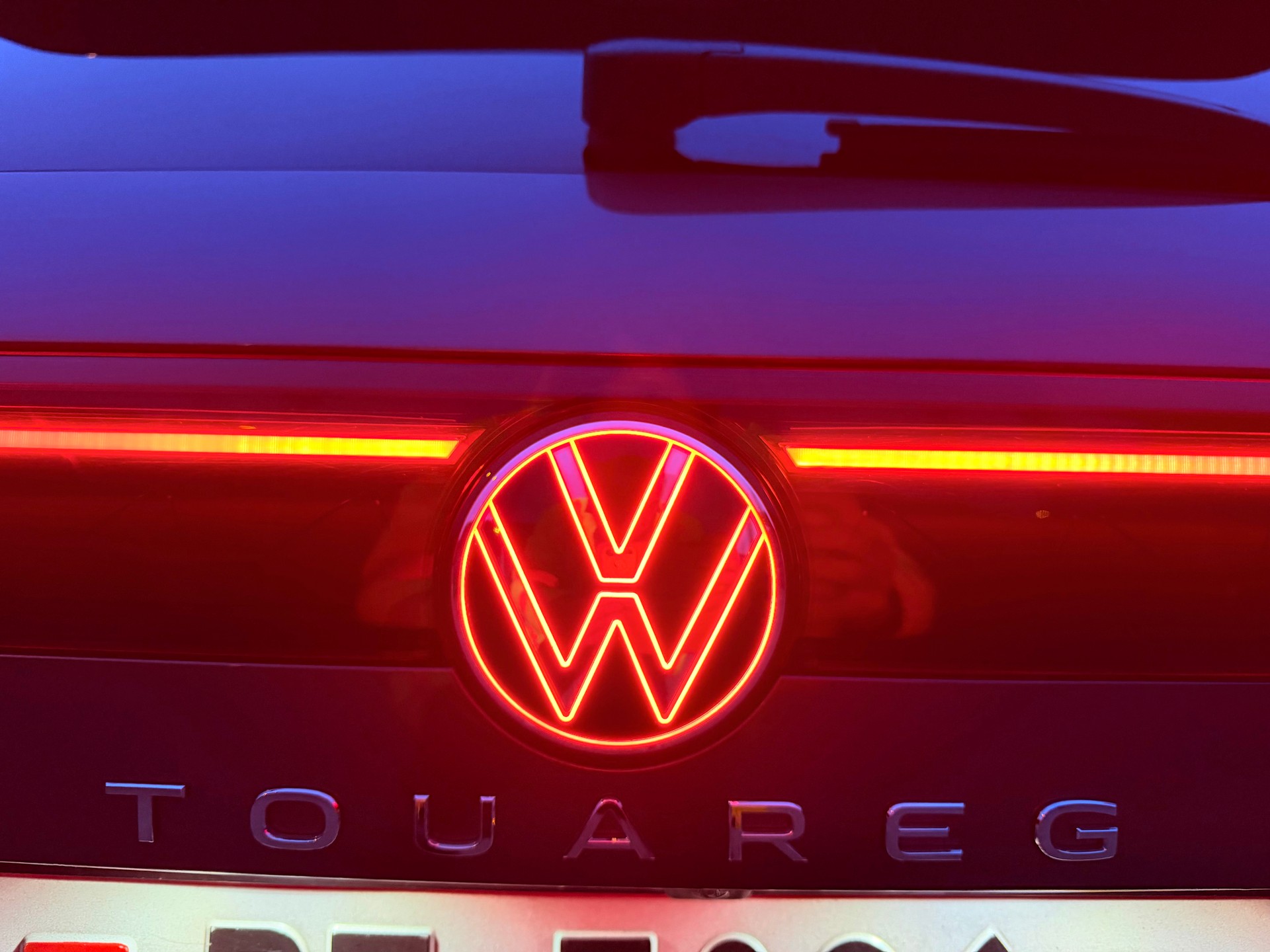 VW TOUAREG "3.0 TDI R-LINE" TIPTRONIC. CH WAGEN. AMAG SCHEIZ AUSLIEFERUNG. TOP AUSSTATTUNG. MIT AHK.-image-16