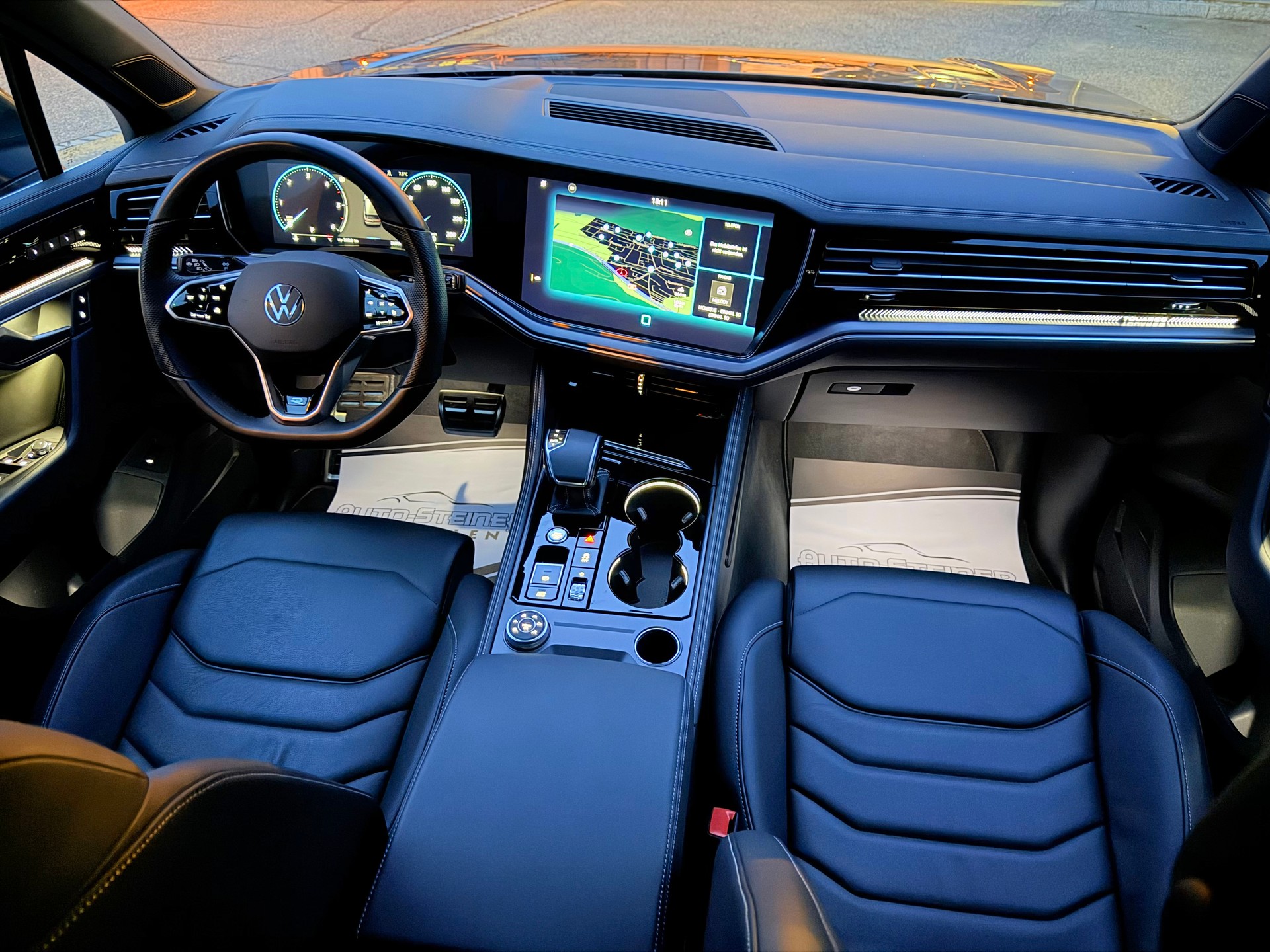 VW TOUAREG "3.0 TDI R-LINE" TIPTRONIC. CH WAGEN. AMAG SCHEIZ AUSLIEFERUNG. TOP AUSSTATTUNG. MIT AHK.-image-8