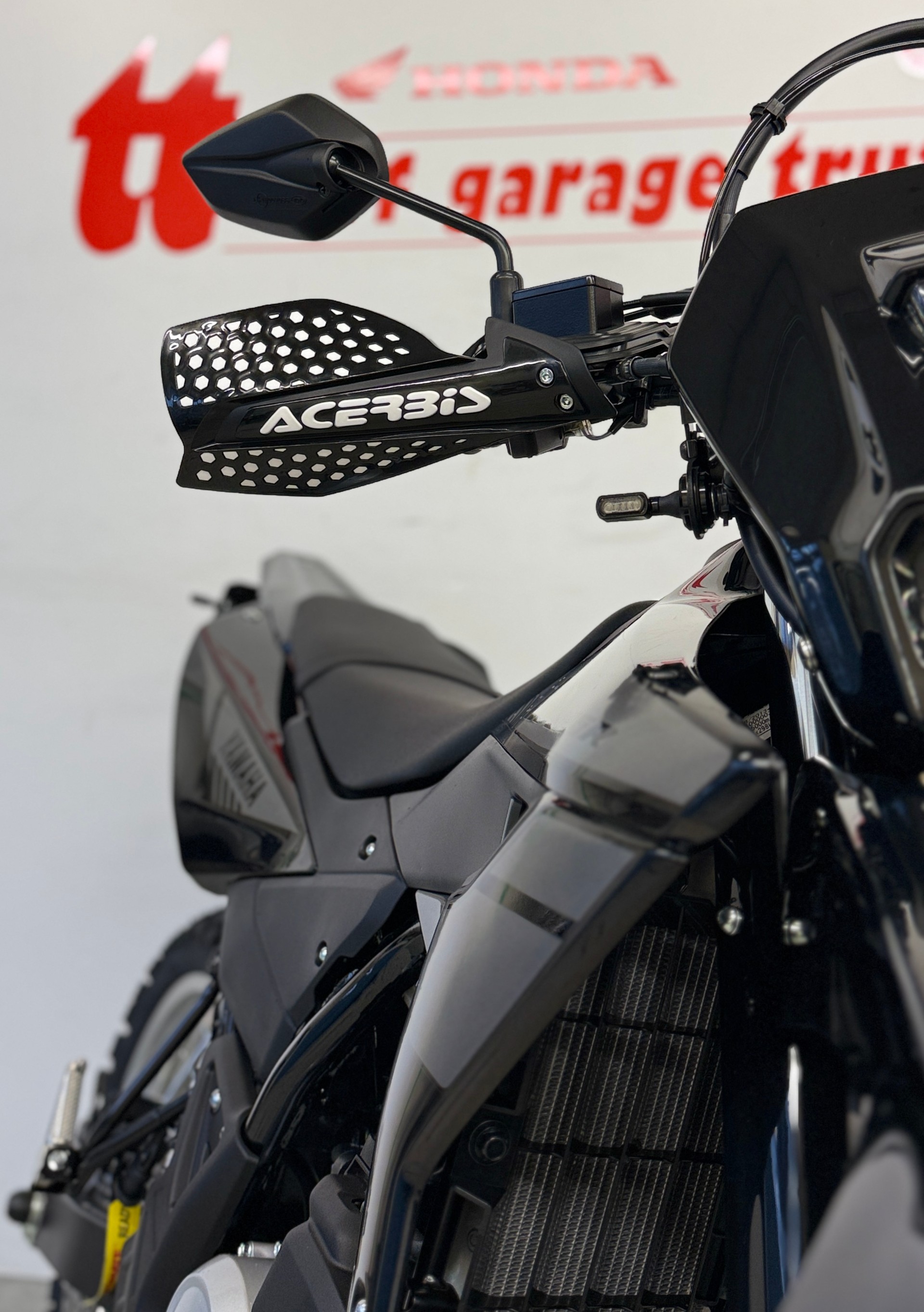 YAMAHA WR 125-image-4