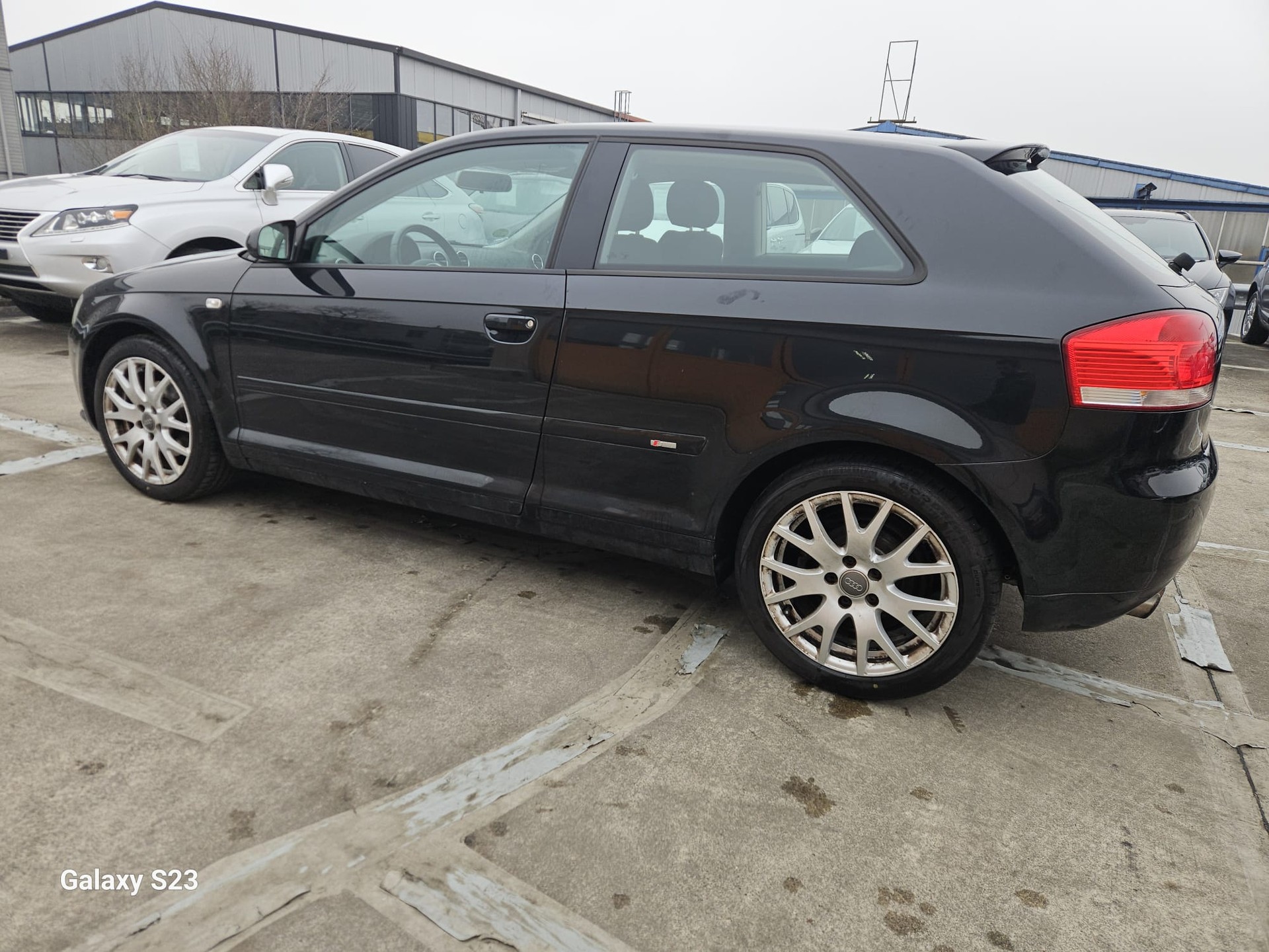 AUDI A3 1.8 Turbo FSI Ambition-showroom-element-1