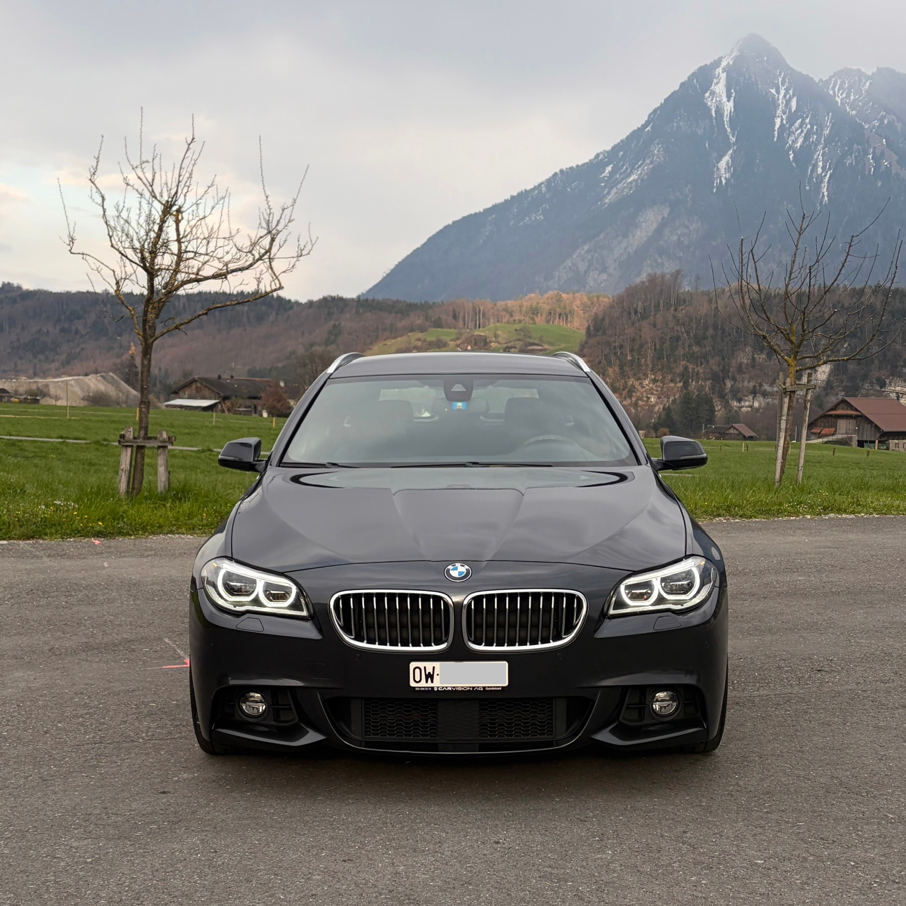 BMW 528i Touring xDrive Steptronic-image-1
