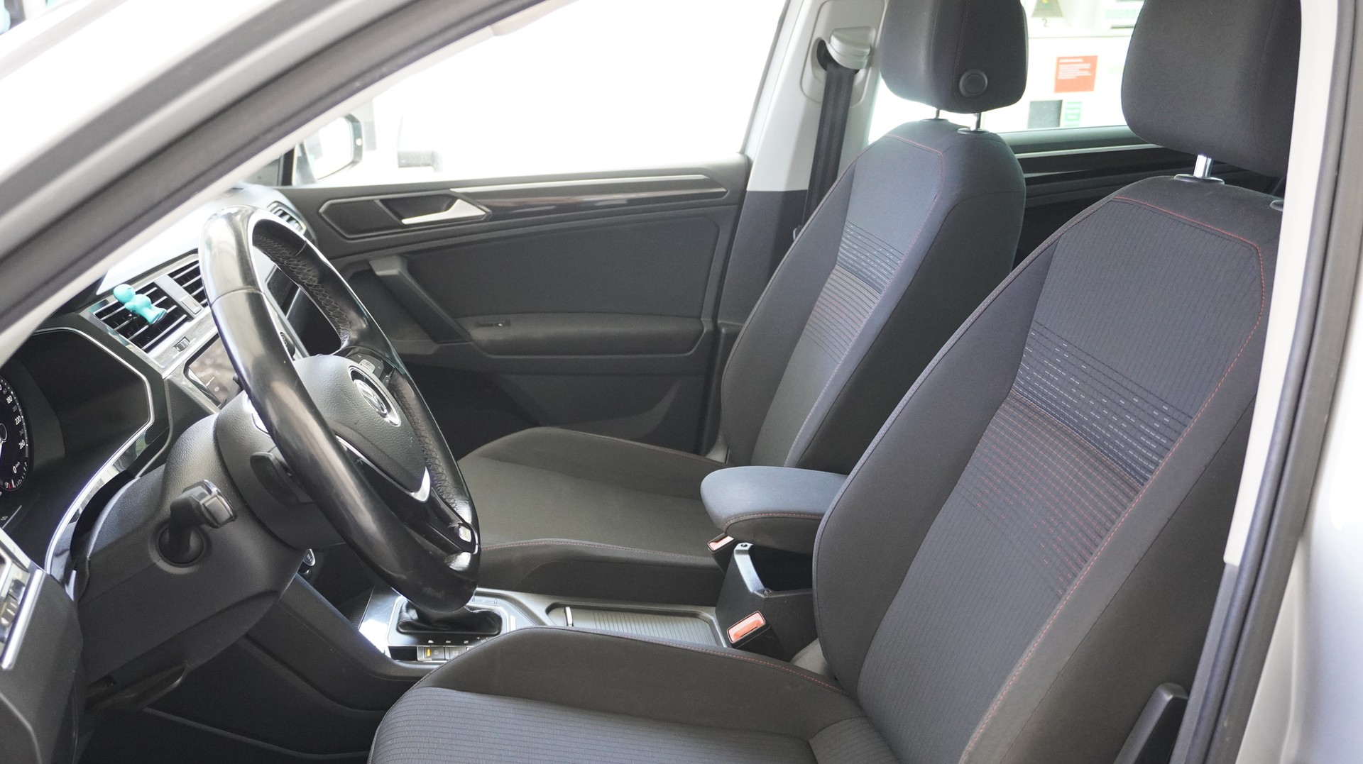 VW Tiguan 2.0 TDI SCR Sound 4Motion DSG-showroom-element-3
