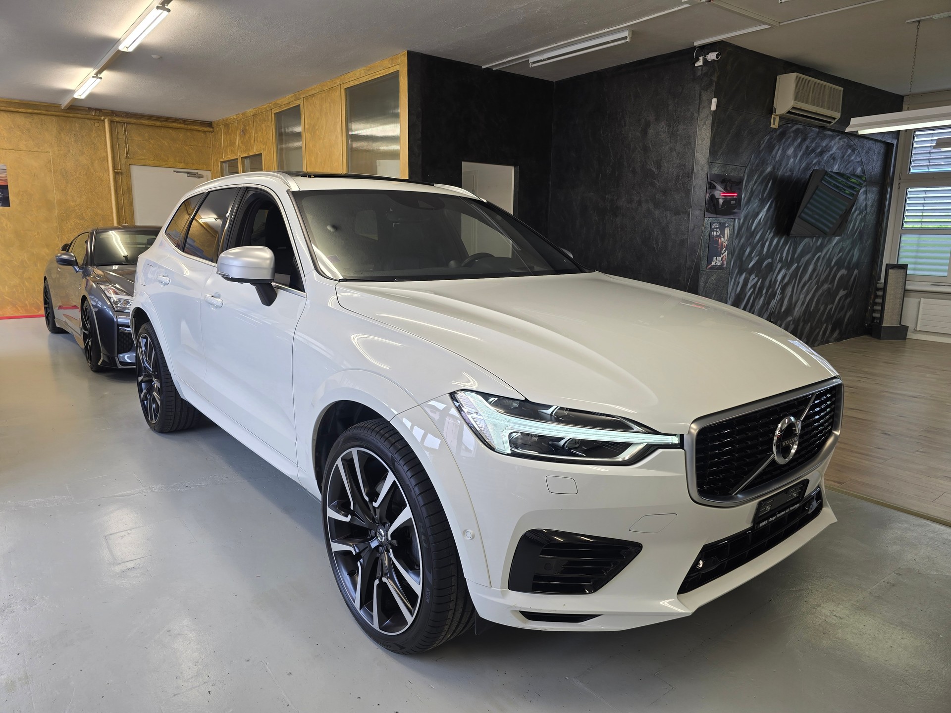 VOLVO T8 R-Design * Twin Engine * CH FHZ * Gratis Service *
