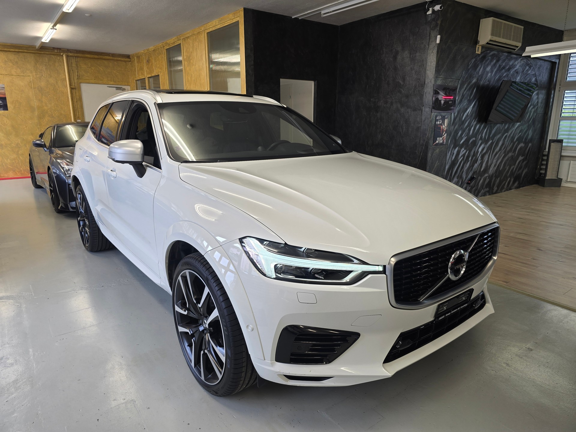 VOLVO T8 R-Design * Twin Engine * CH FHZ * Gratis Service *-image-2