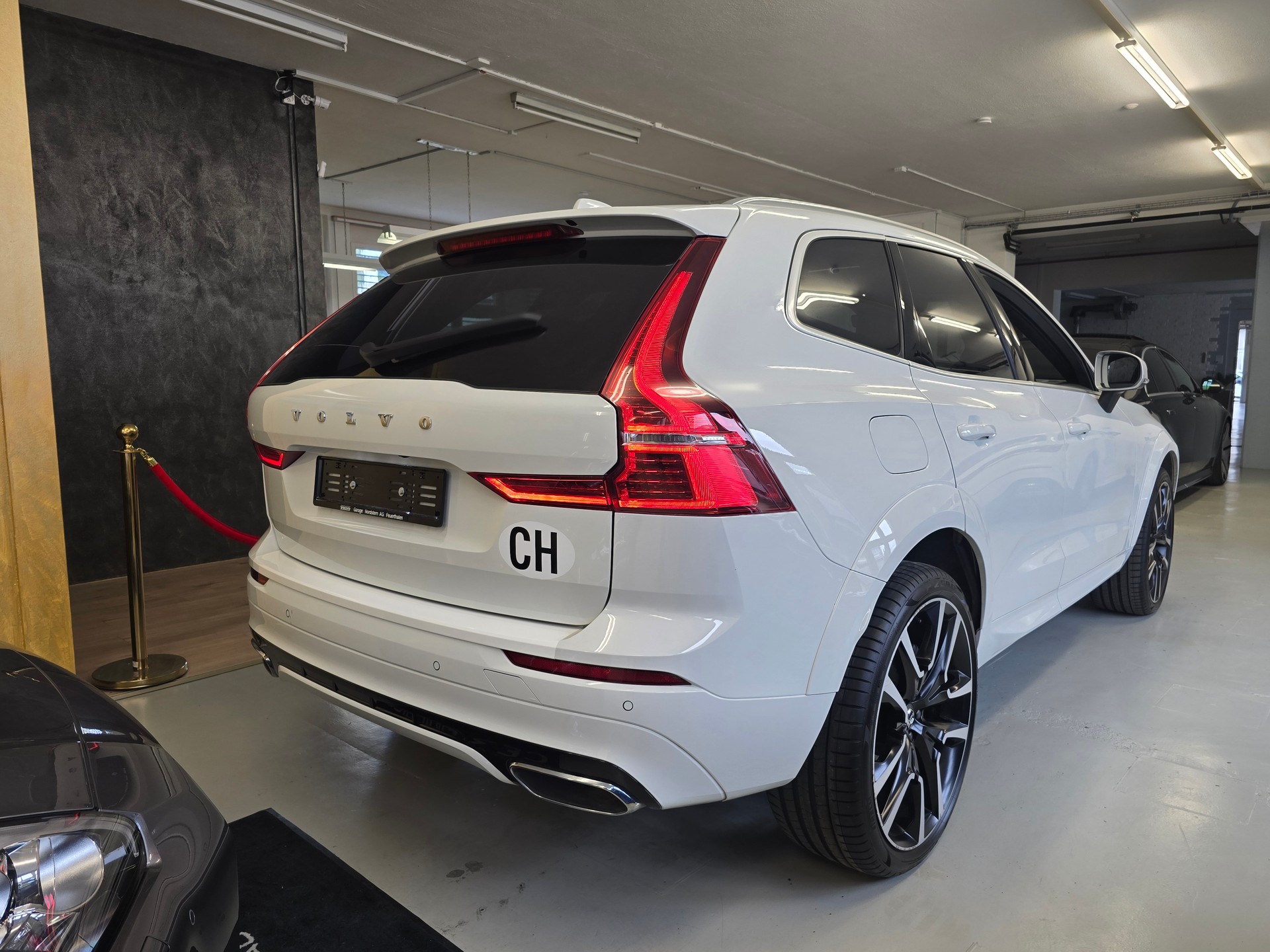 VOLVO T8 R-Design * Twin Engine * CH FHZ * Gratis Service *-image-3