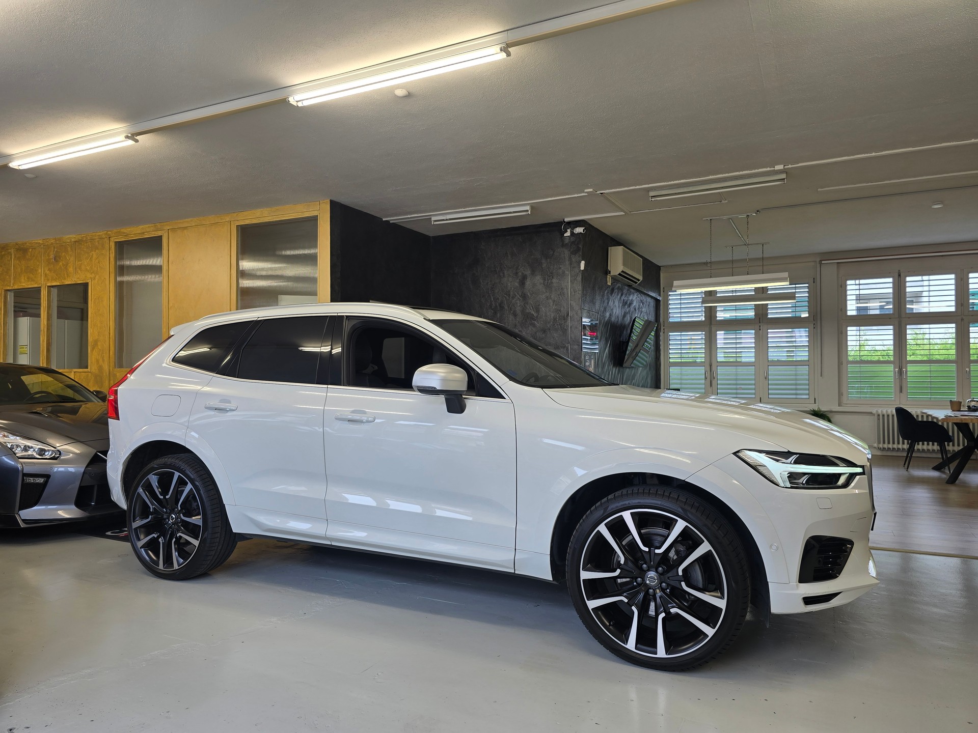 VOLVO T8 R-Design * Twin Engine * CH FHZ * Gratis Service *-image-1
