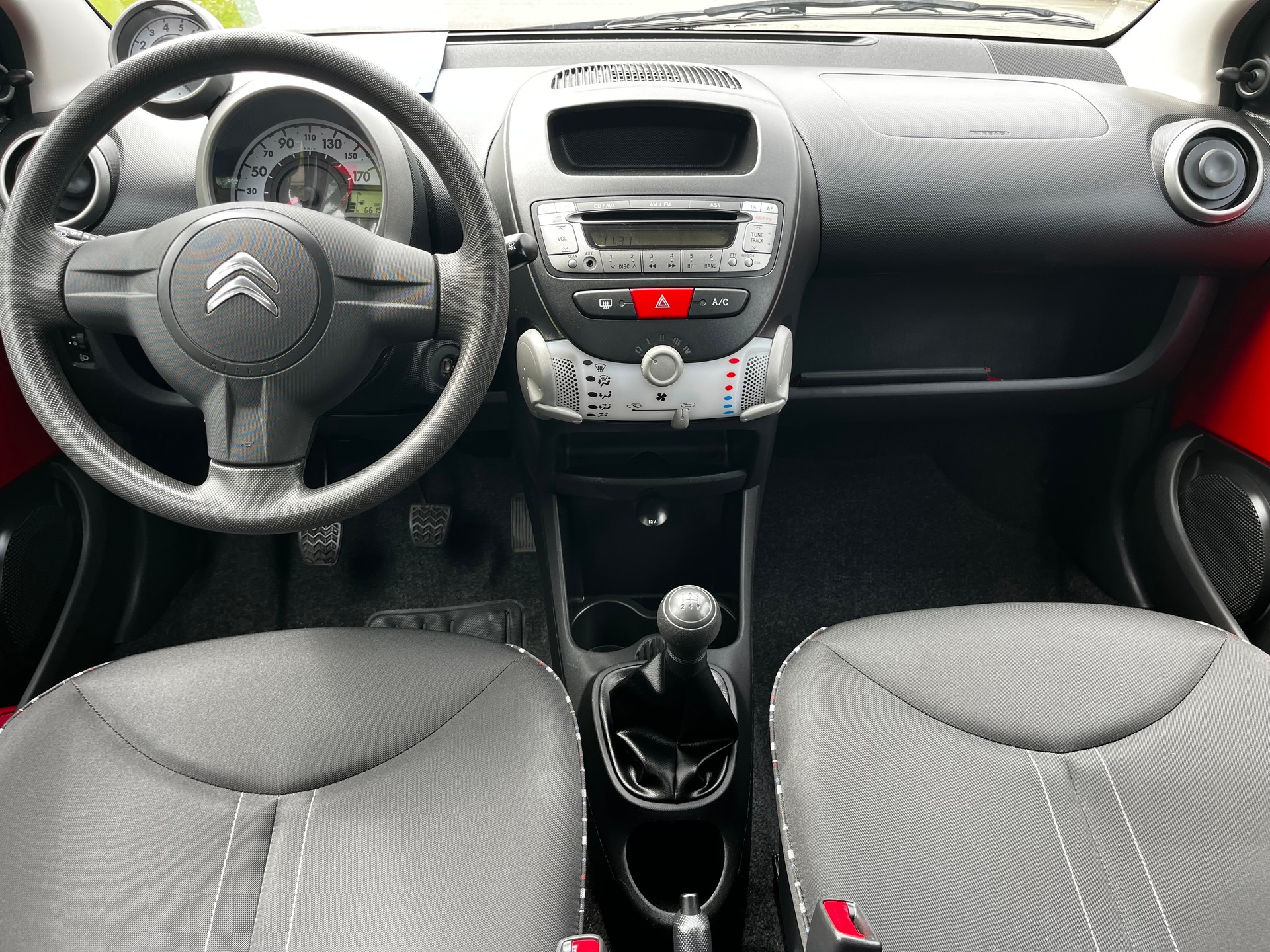 CITROEN C1 1.0i Attraction-image-11