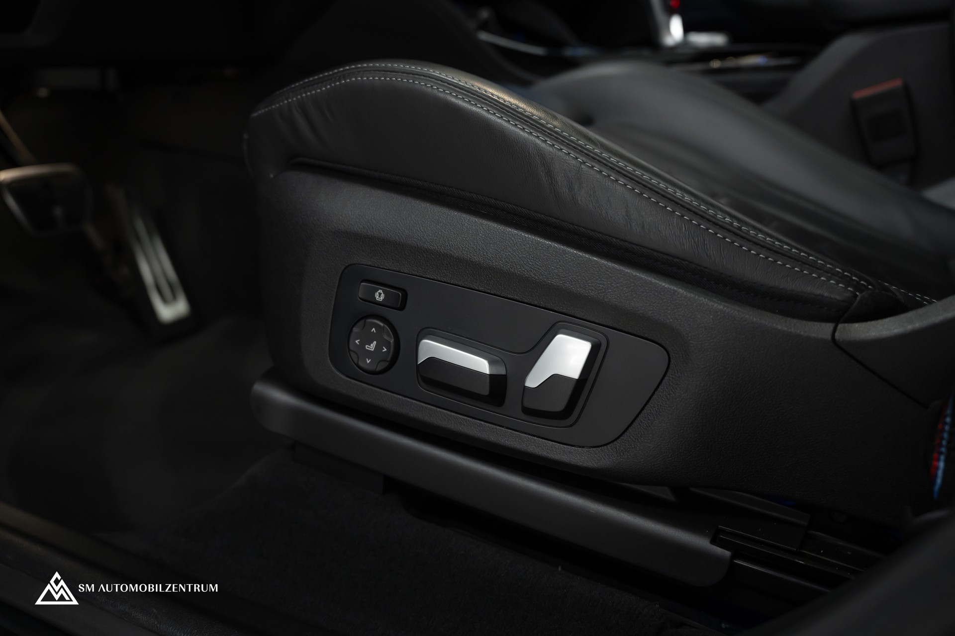 BMW X3 M Competition / Panorama / Laserlight / Carbon Fibre / Sitzbelüftung-image-25