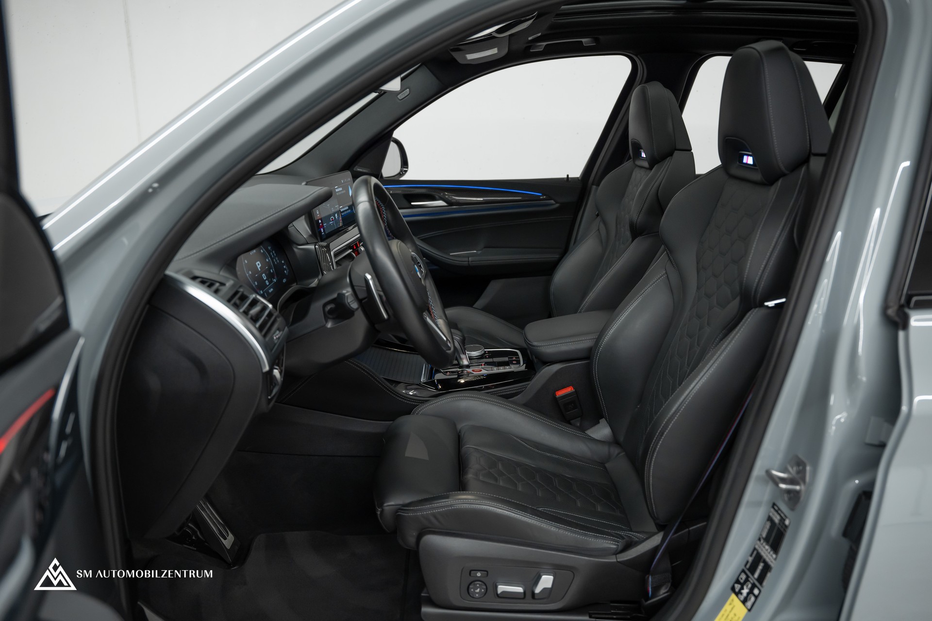 BMW X3 M Competition / Panorama / Laserlight / Carbon Fibre / Sitzbelüftung-image-17