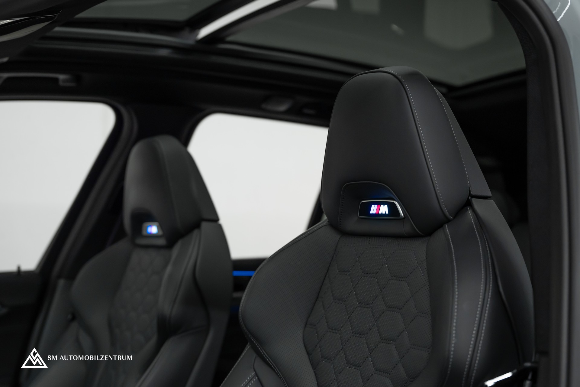 BMW X3 M Competition / Panorama / Laserlight / Carbon Fibre / Sitzbelüftung-image-18