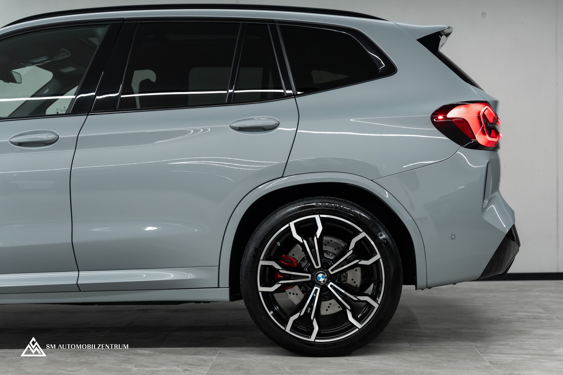 BMW X3 M Competition / Panorama / Laserlight / Carbon Fibre / Sitzbelüftung-image-7