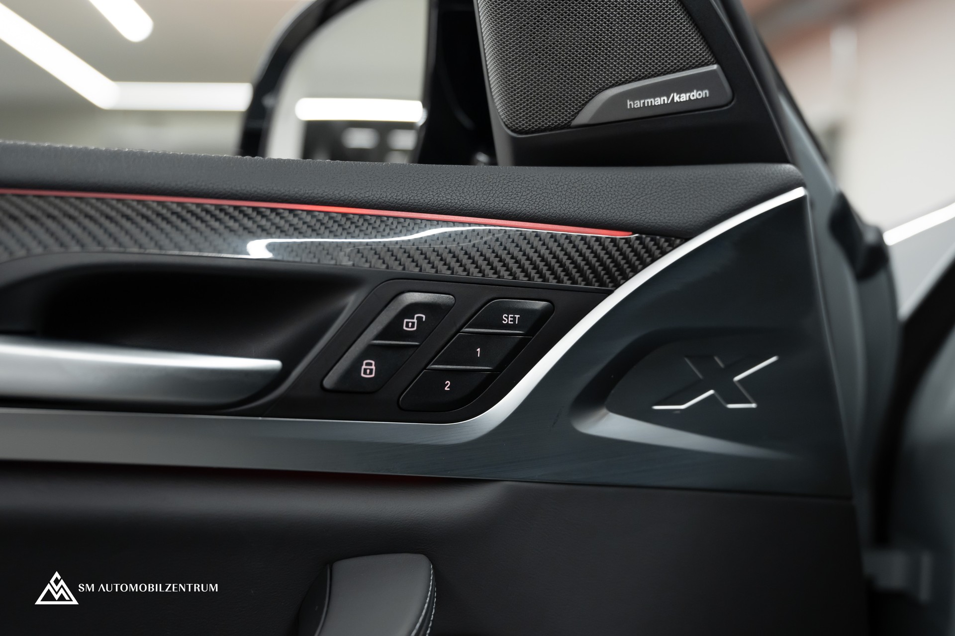 BMW X3 M Competition / Panorama / Laserlight / Carbon Fibre / Sitzbelüftung-image-23