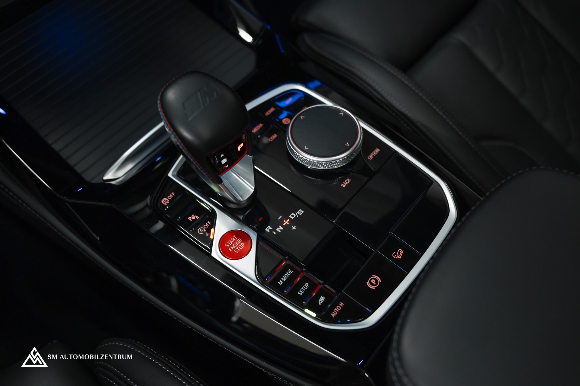 BMW X3 M Competition / Panorama / Laserlight / Carbon Fibre / Sitzbelüftung-image-32