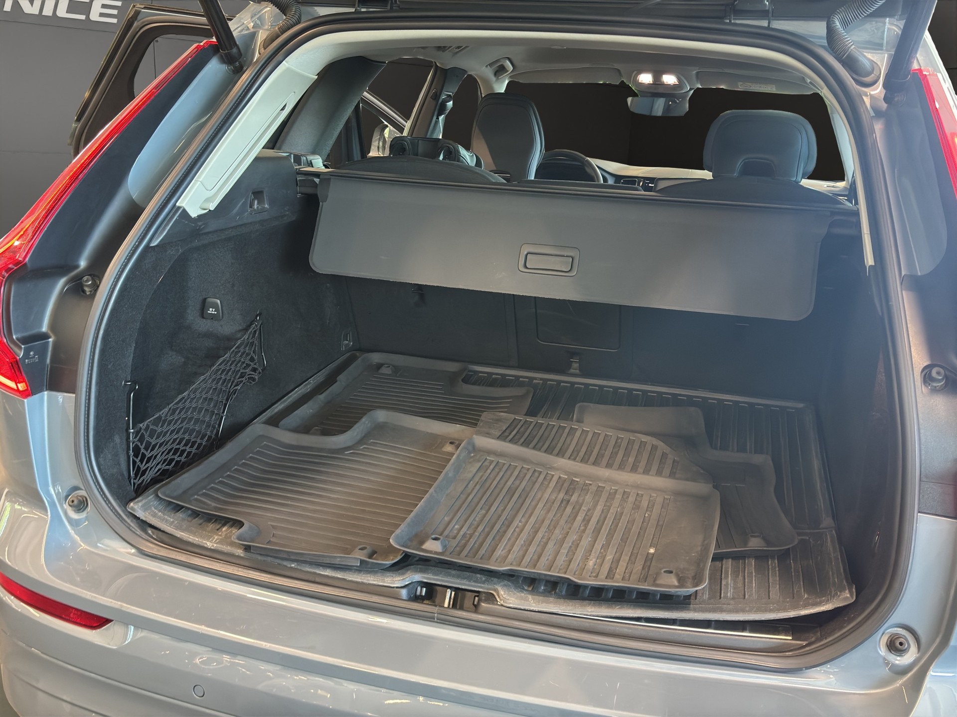 VOLVO XC60 B4 Diesel Mild Hybrid AWD Momentum Geartronic-image-31