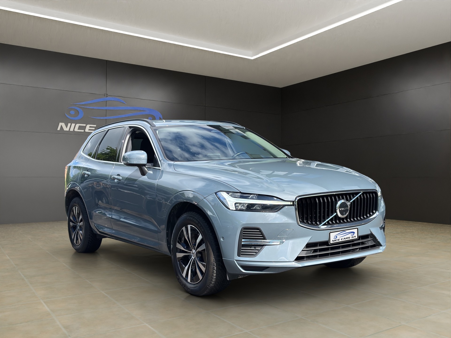 VOLVO XC60 B4 Diesel Mild Hybrid AWD Momentum Geartronic-showroom-element-1