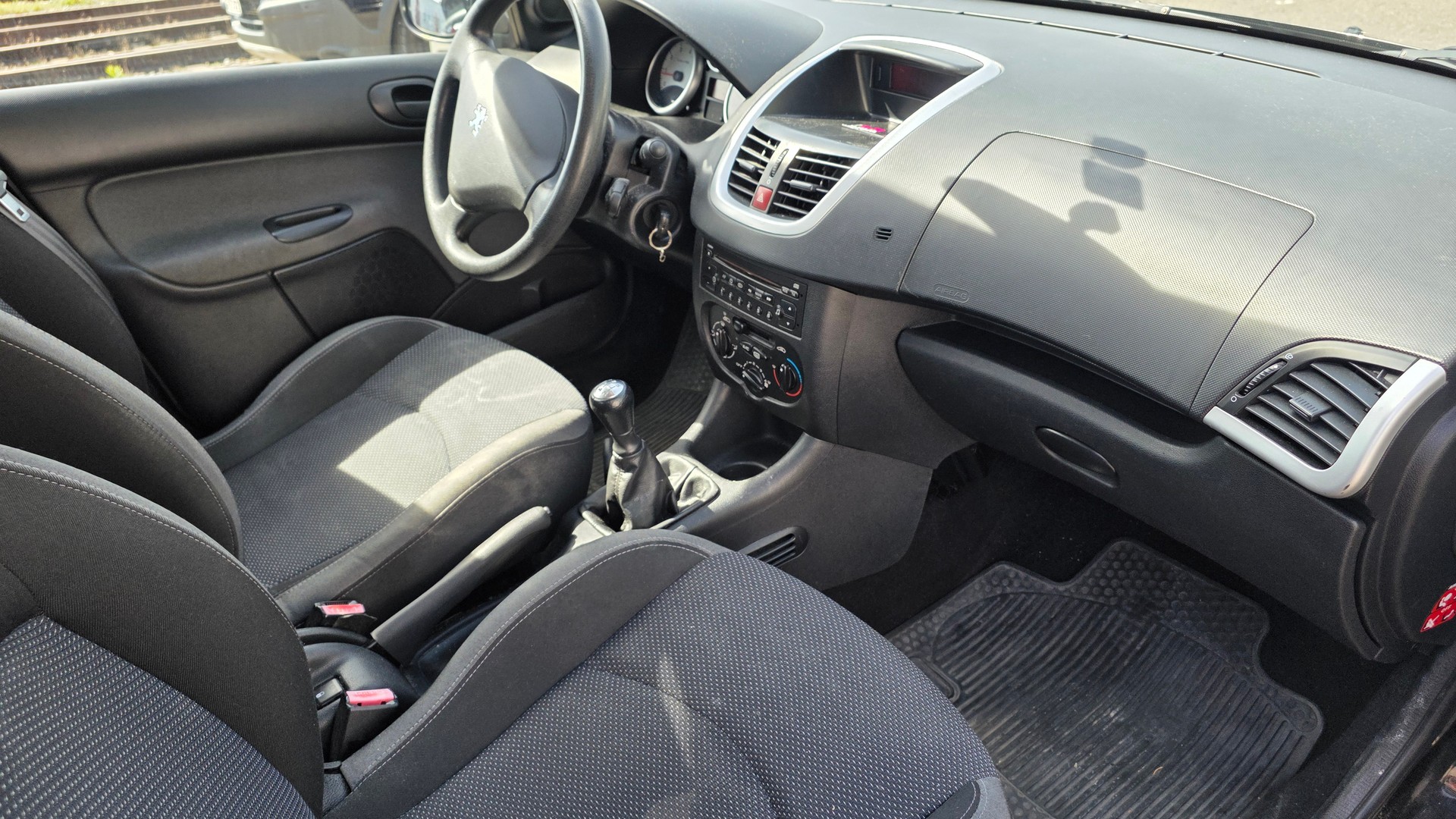 PEUGEOT 206+ 1.4 Trendy-image-10