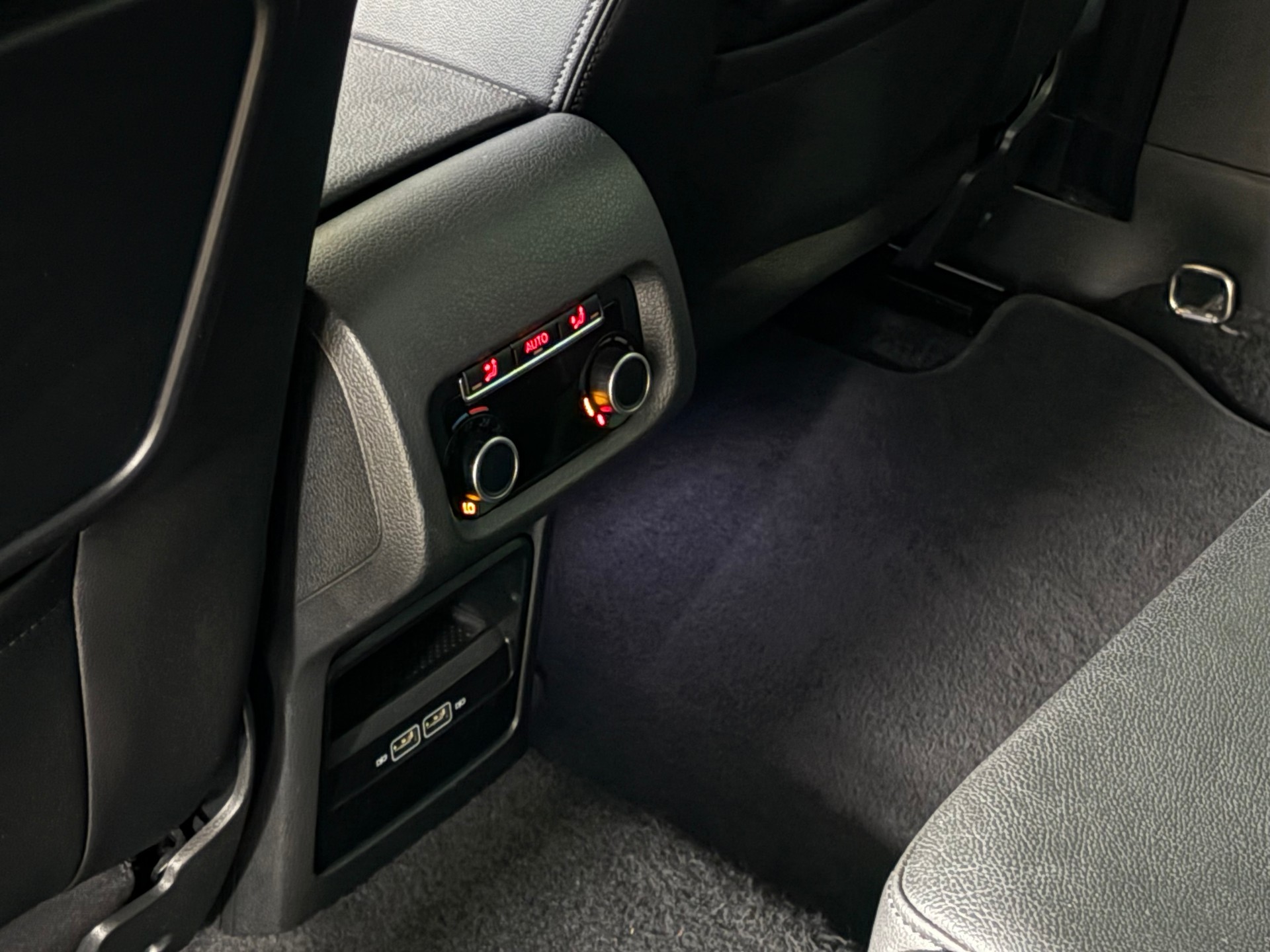 VW Sharan 2.0 TDI BMT Final Edition 4Motion DSG*7Plätzer*2 Kindersitze*Anhängerkupplung*-image-23