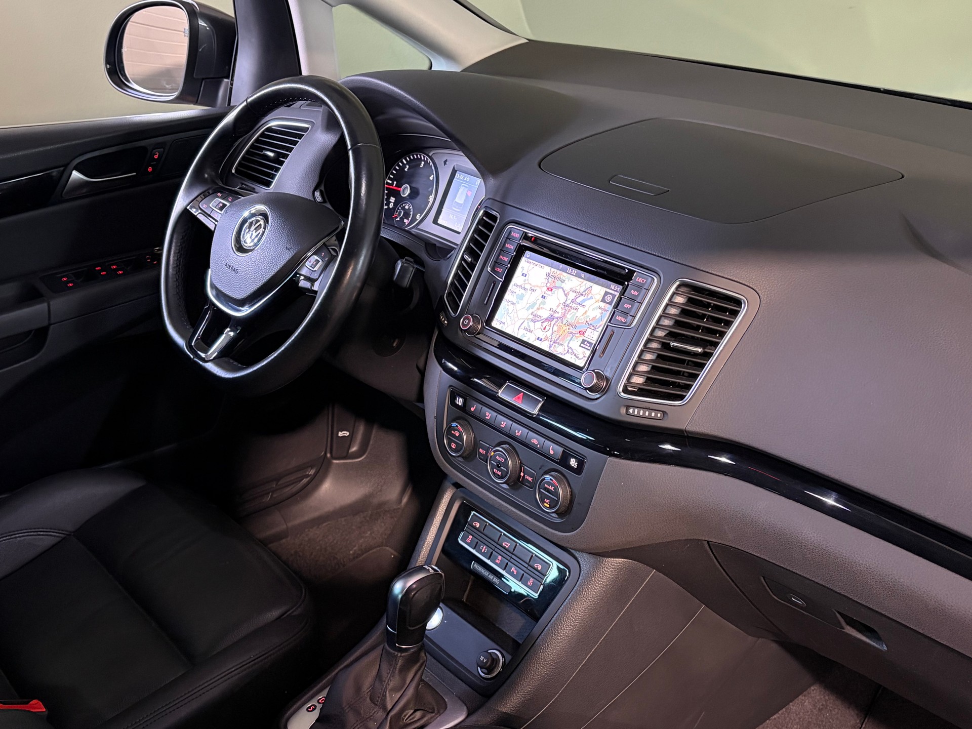 VW Sharan 2.0 TDI BMT Final Edition 4Motion DSG*7Plätzer*2 Kindersitze*Anhängerkupplung*-image-16