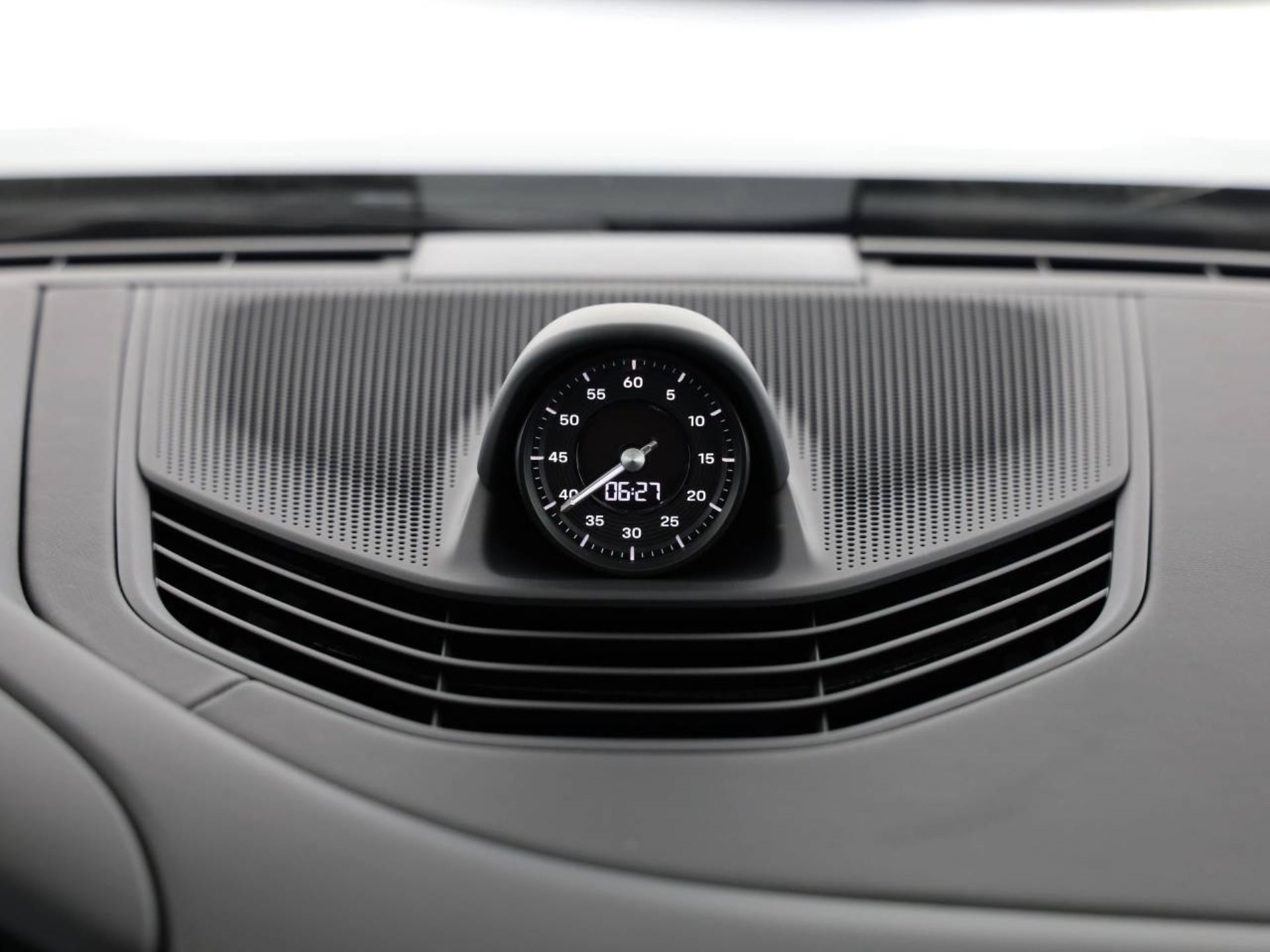 PORSCHE Taycan 4S Sport Turismo Black Edition-image-13