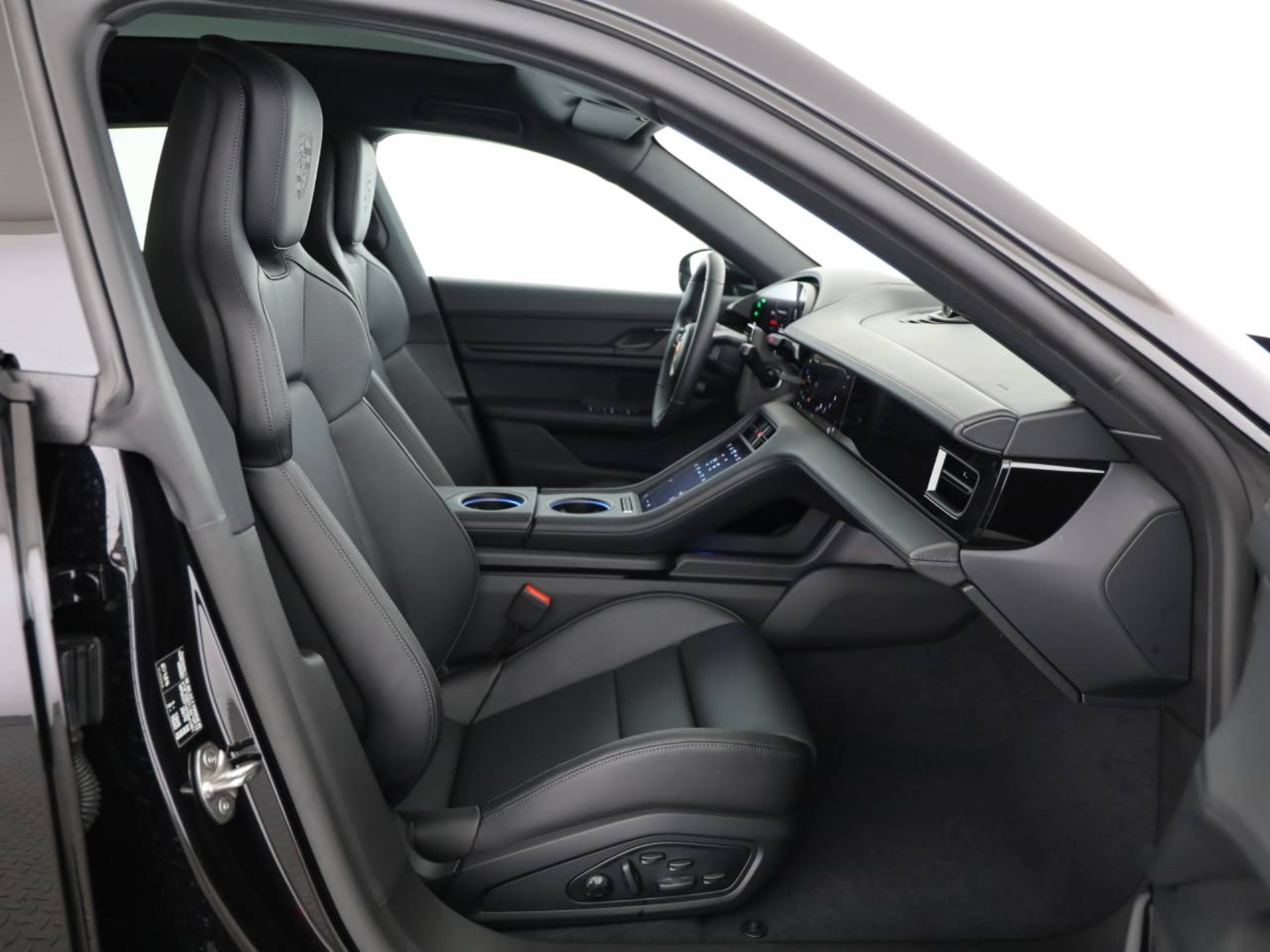PORSCHE Taycan 4S Sport Turismo Black Edition-image-12