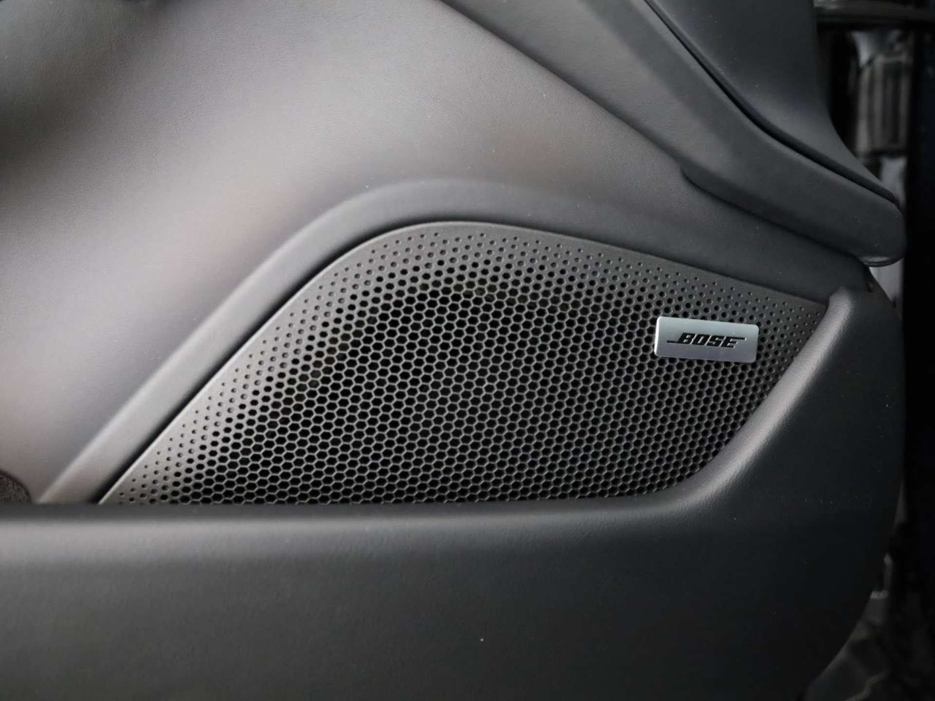 PORSCHE Taycan 4S Sport Turismo Black Edition-image-18