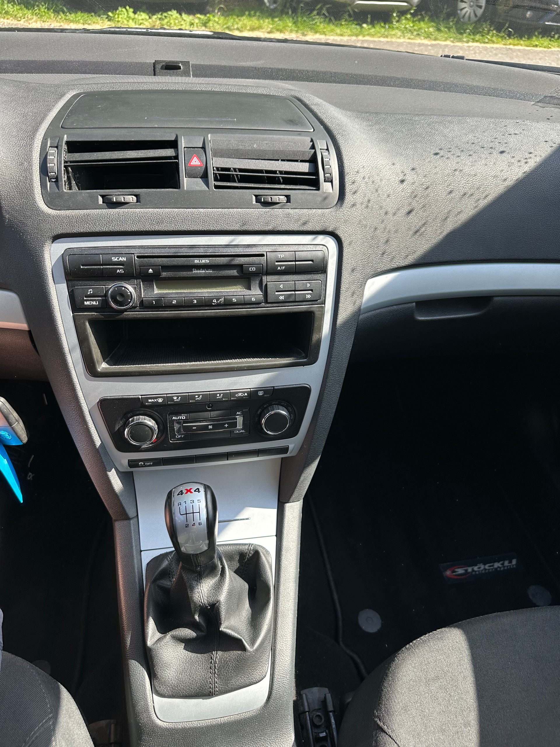SKODA Octavia Combi 1.8 TSI Stöckli 4x4-image-11