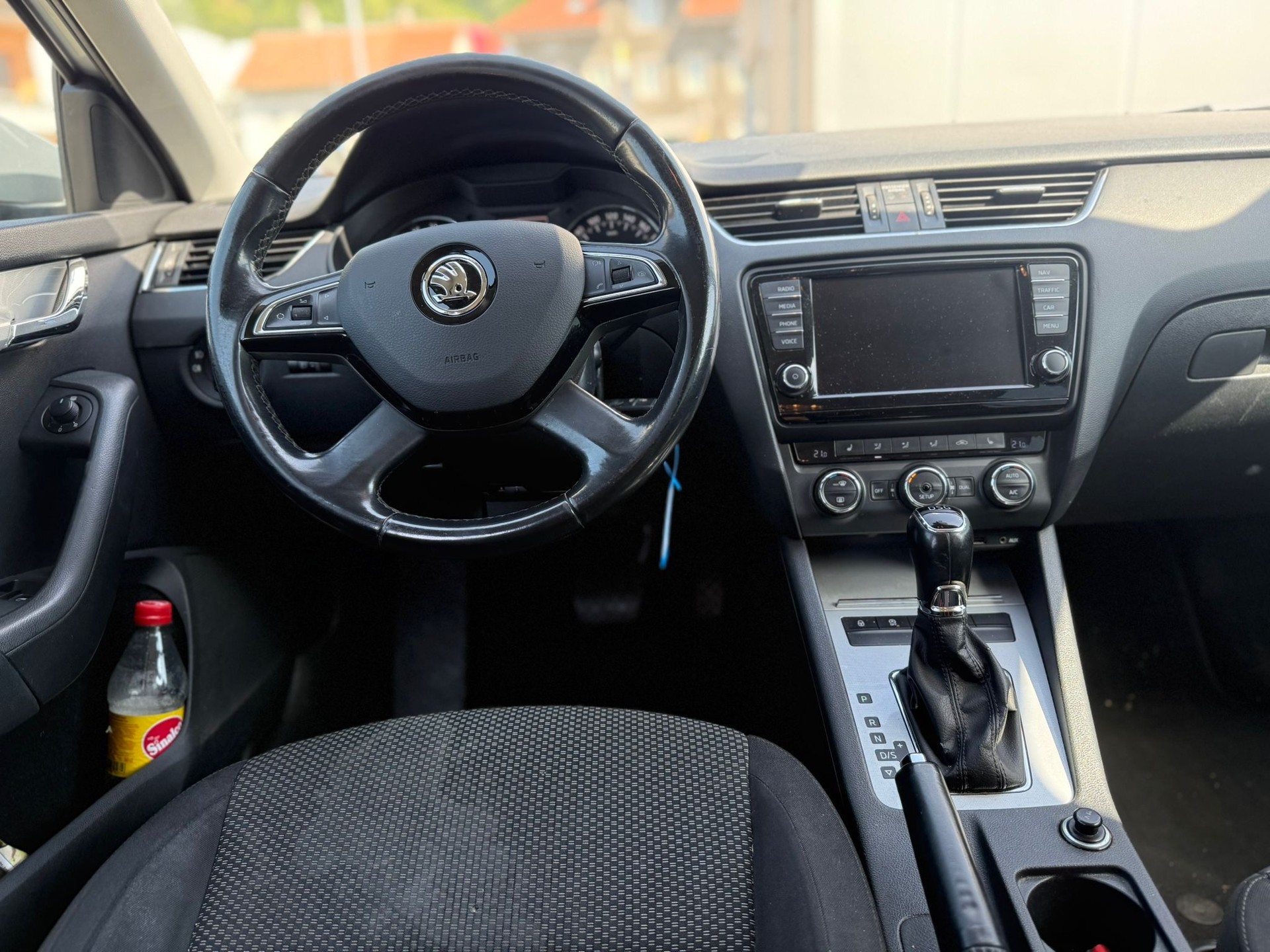 SKODA Octavia Combi 2.0 TDI Elegance DSG-image-10