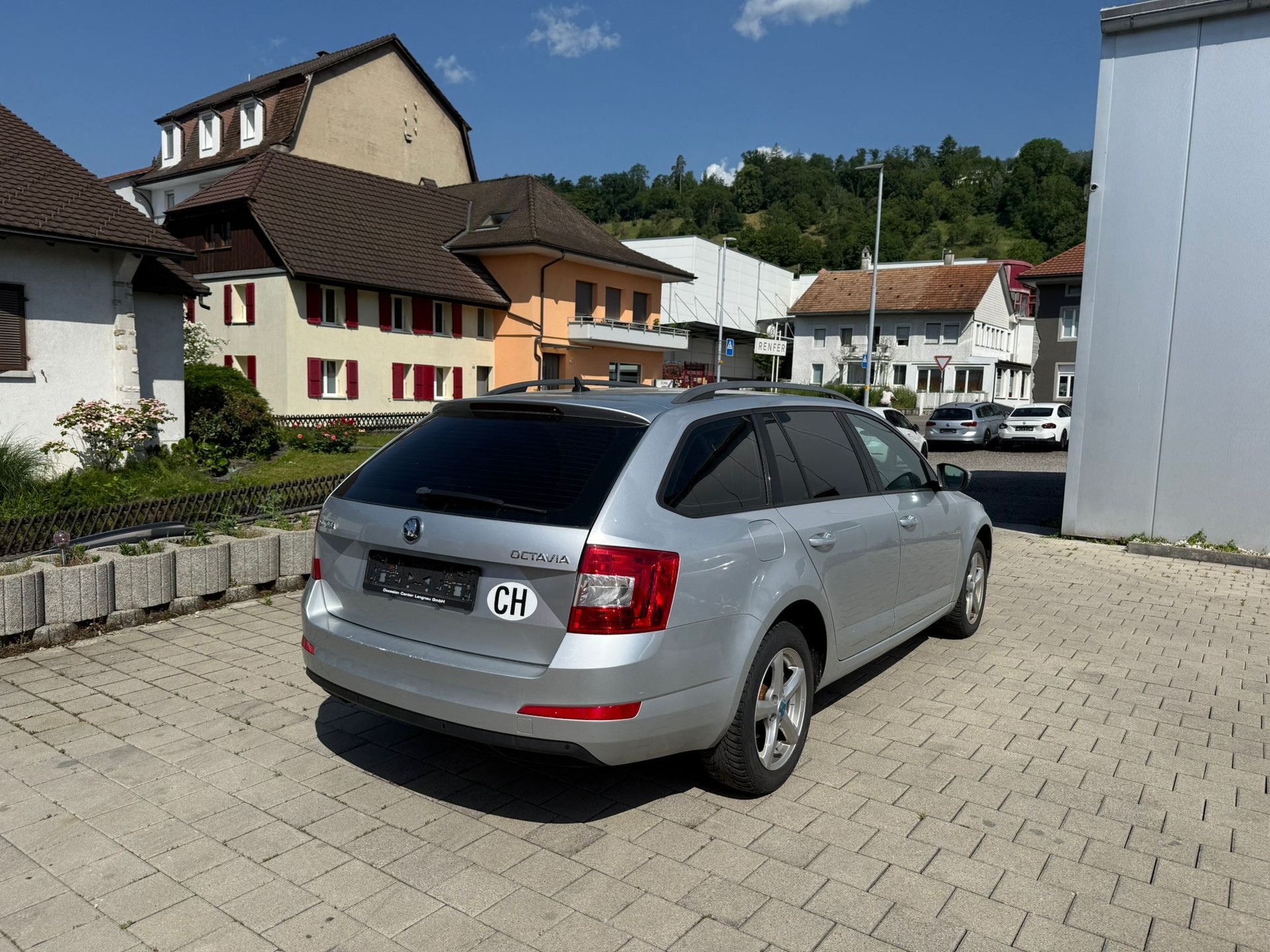 SKODA Octavia Combi 2.0 TDI Elegance DSG-showroom-element-3