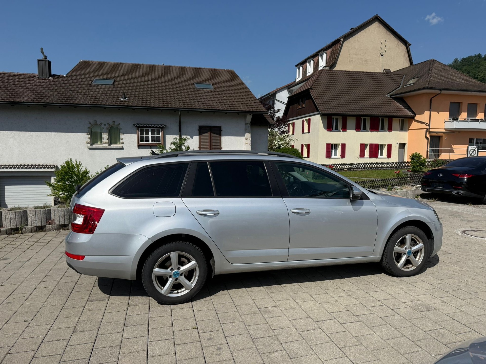 SKODA Octavia Combi 2.0 TDI Elegance DSG-showroom-element-2