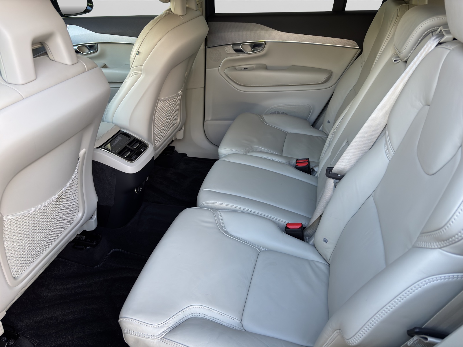 VOLVO XC90 2.0 D5 Inscription 5P. AWD-image-4