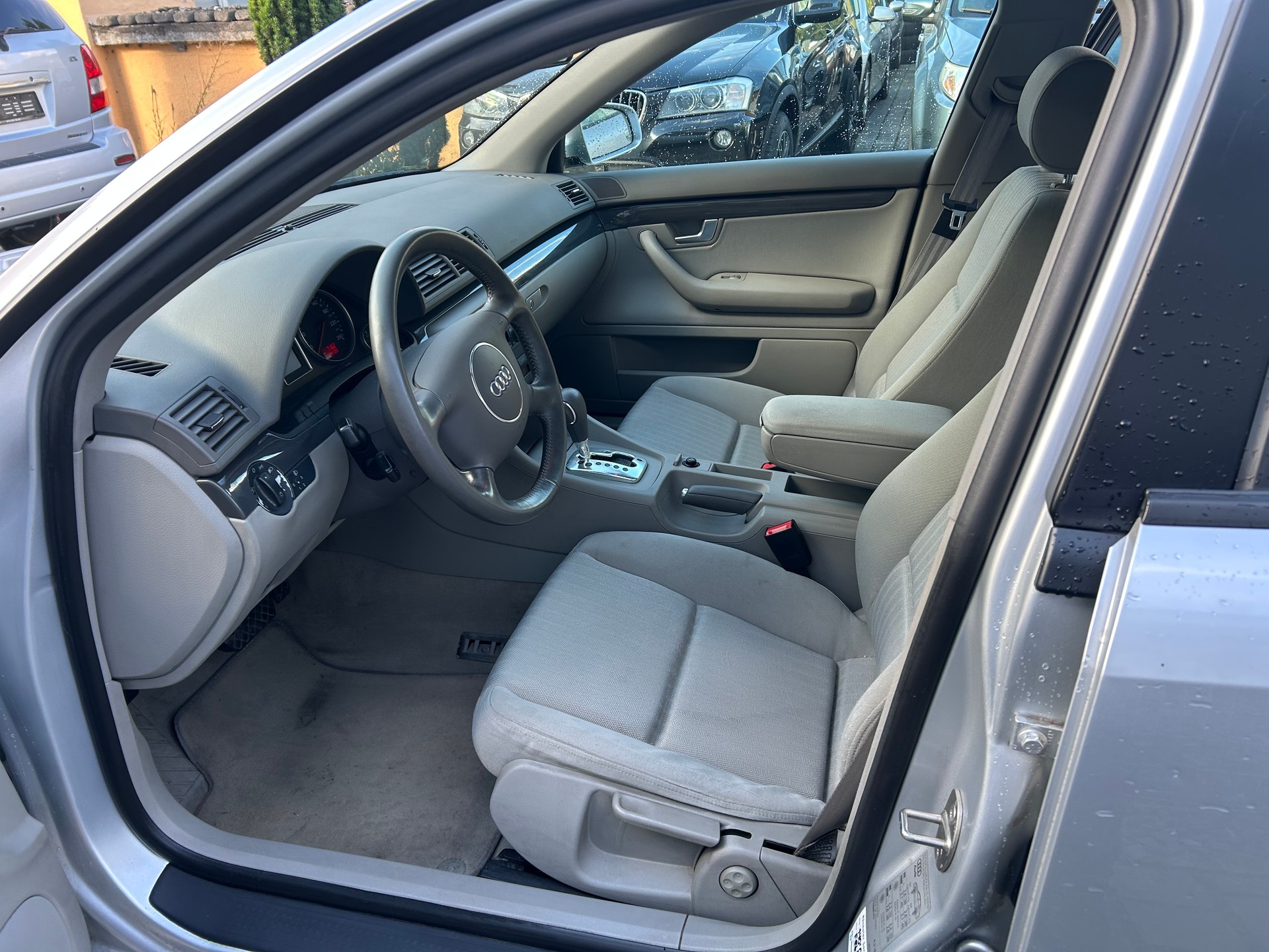 AUDI A4 2.4 V6-image-8