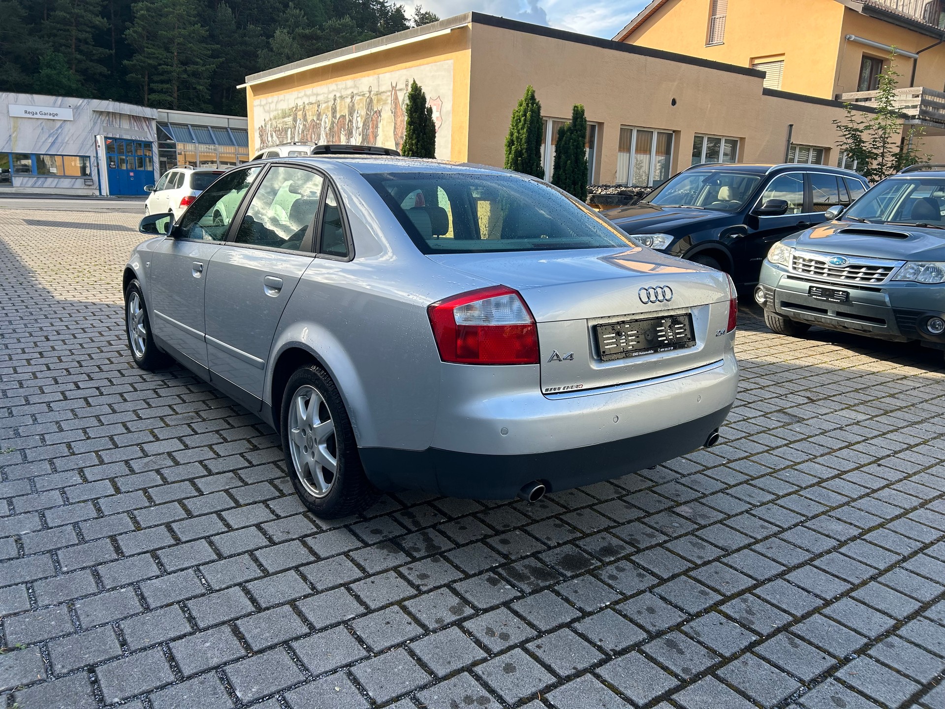 AUDI A4 2.4 V6-image-4