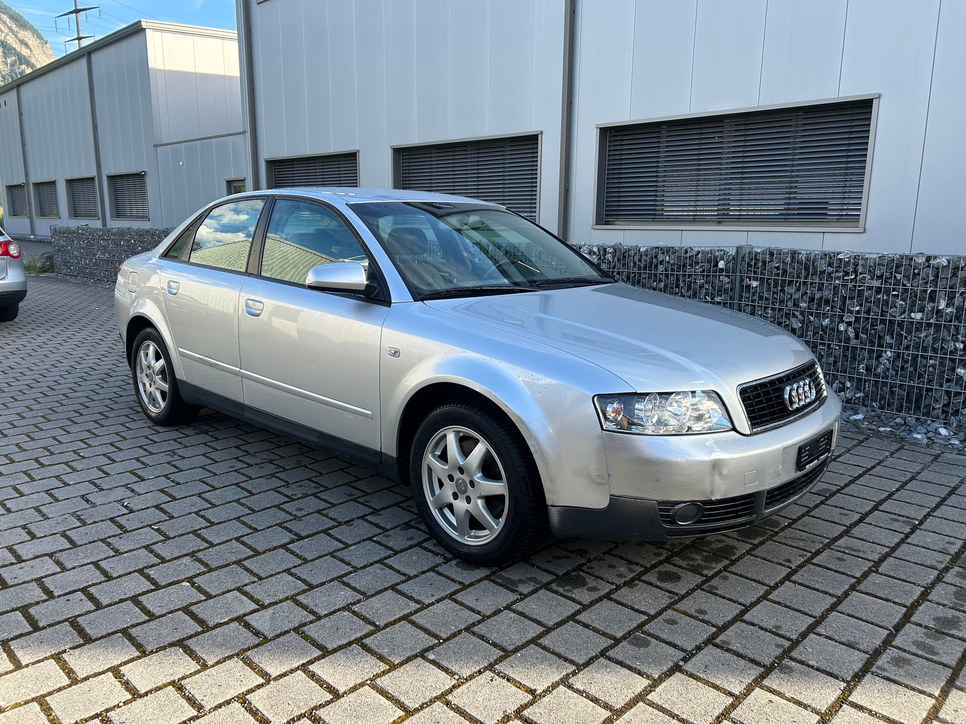 AUDI A4 2.4 V6-image-1