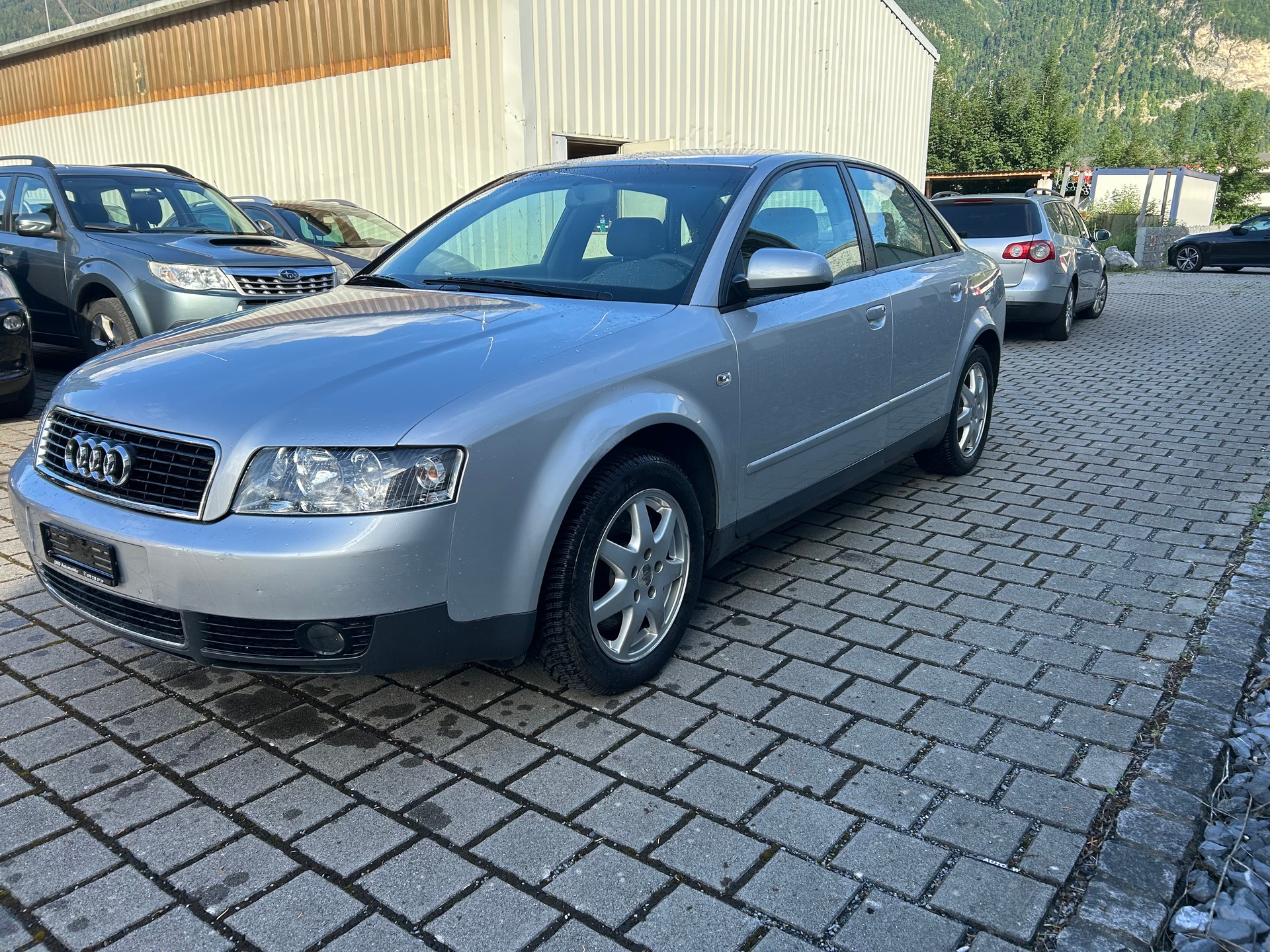 AUDI A4 2.4 V6-image-2
