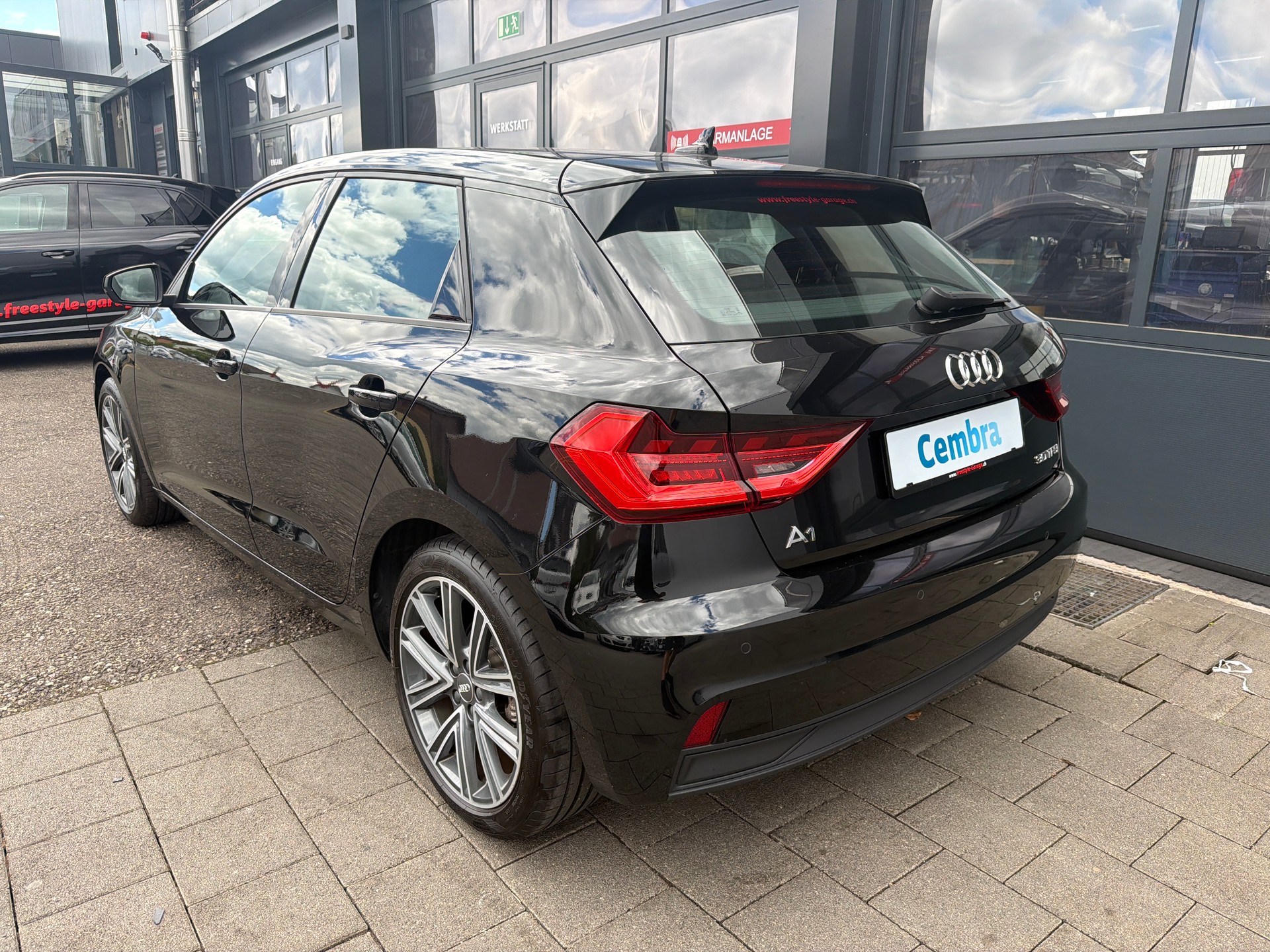 AUDI A1 Sportback 30 TFSI S-tronic-showroom-element-3