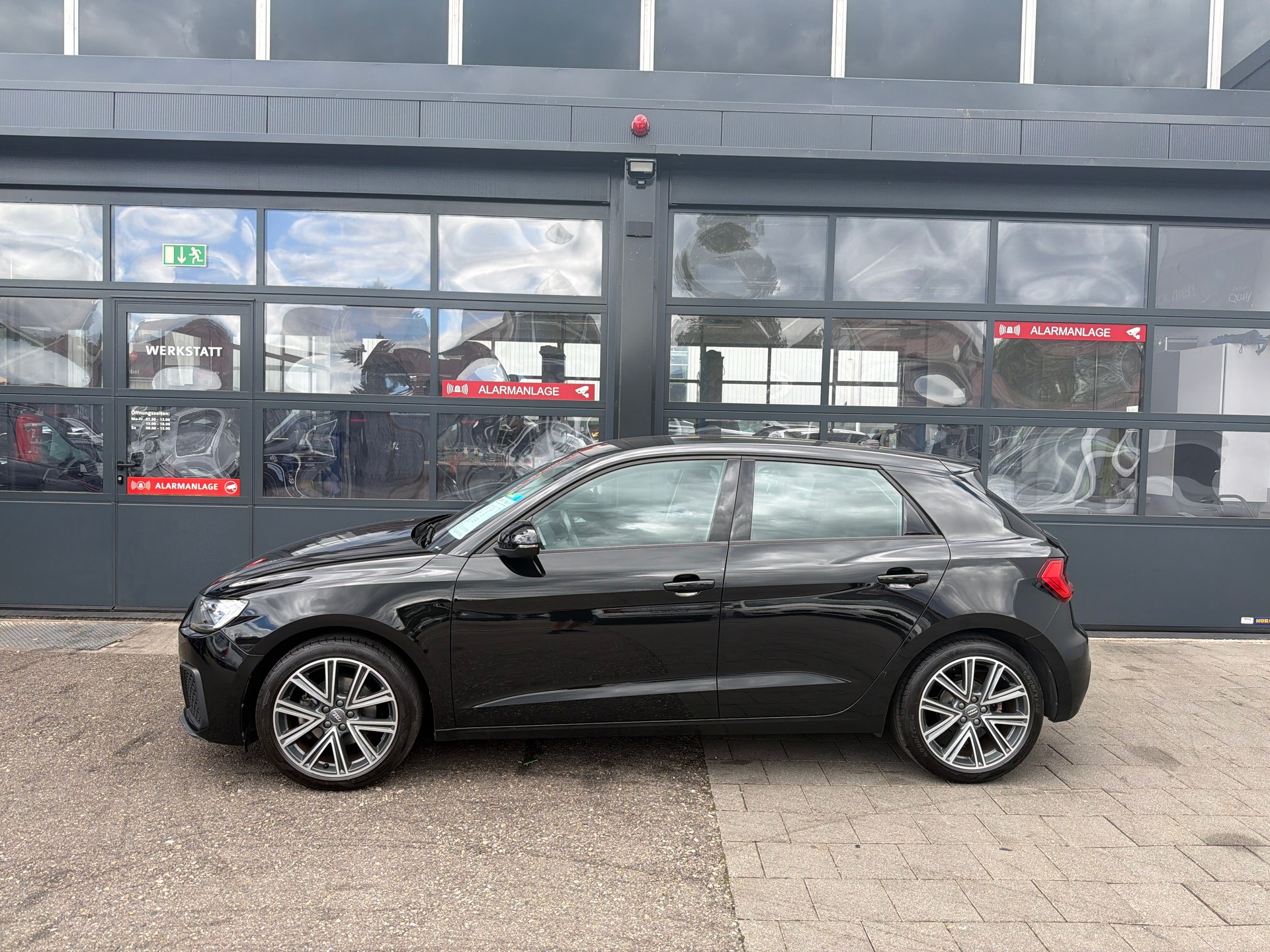 AUDI A1 Sportback 30 TFSI S-tronic-showroom-element-2
