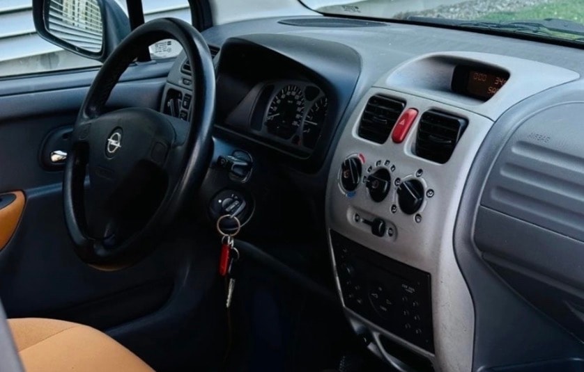 OPEL Agila 1.2 16V Color Edition-image-6