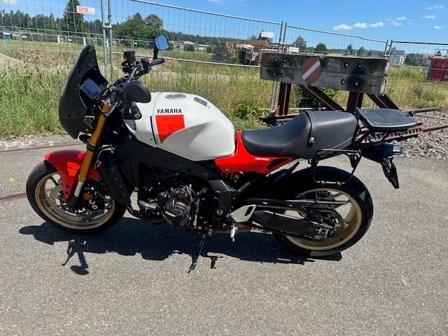 YAMAHA XSR 900-image-1