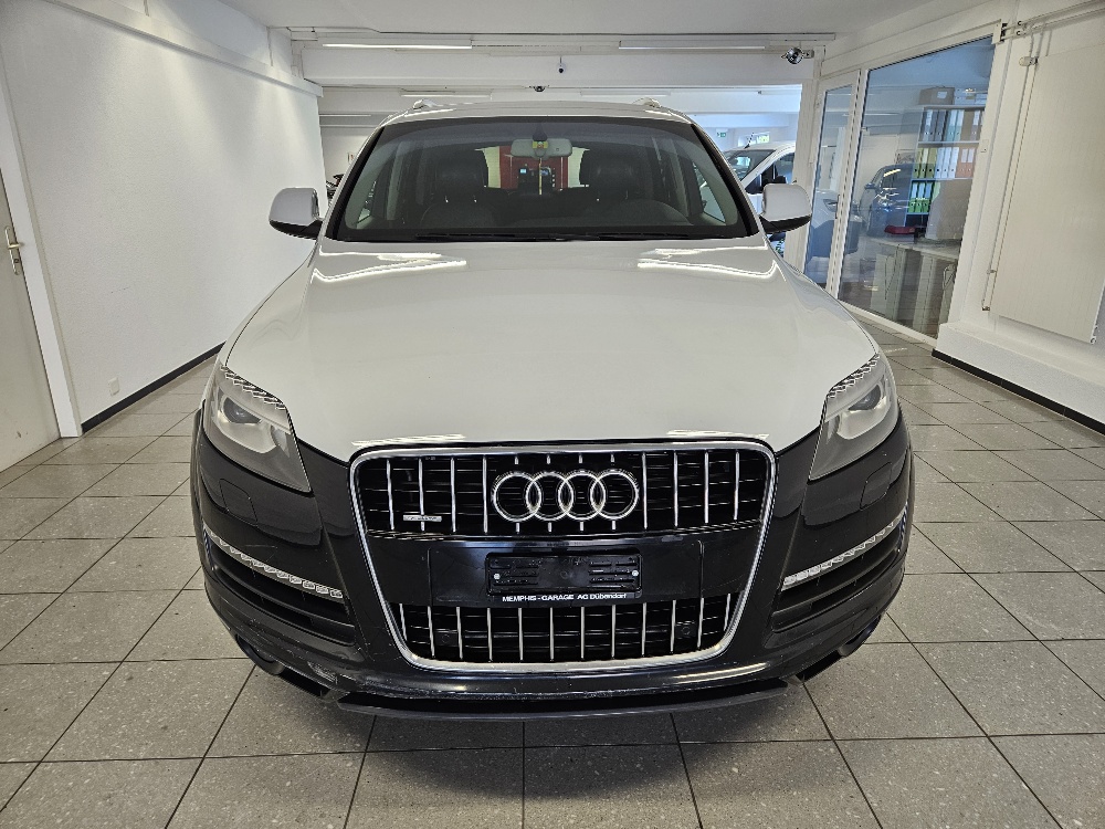AUDI Q7-showroom-element-1