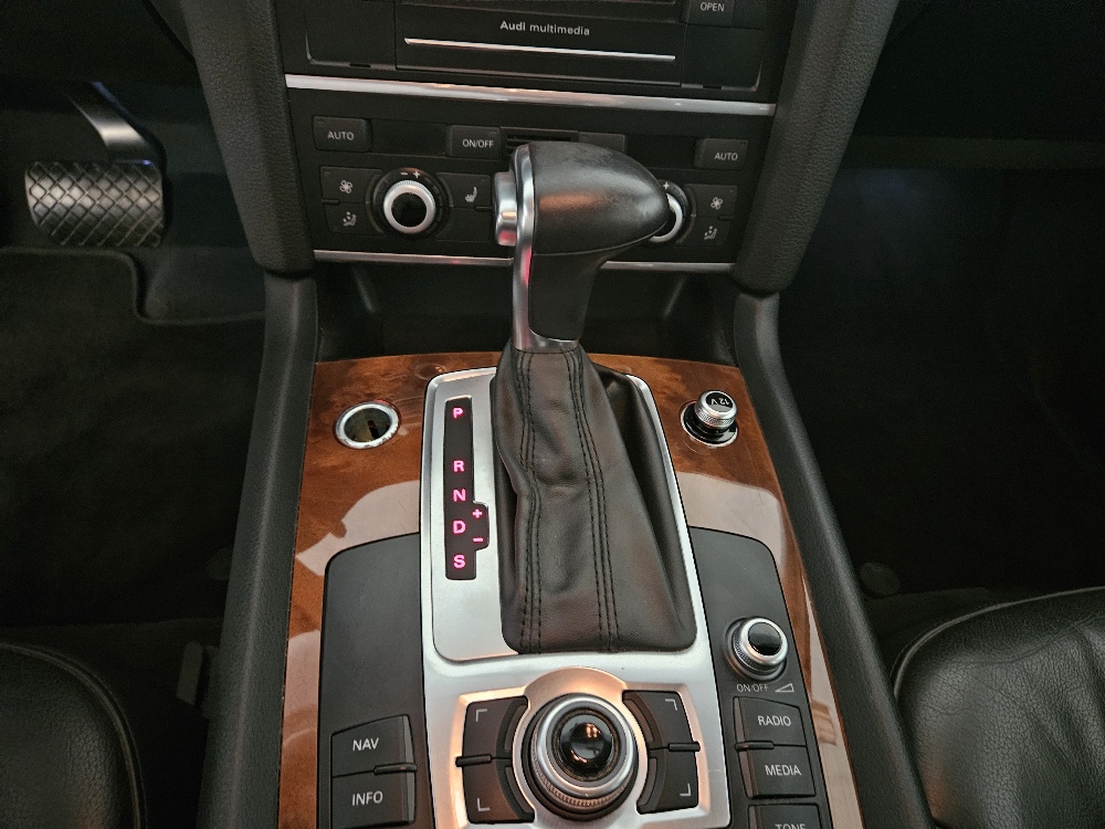 AUDI Q7-image-10